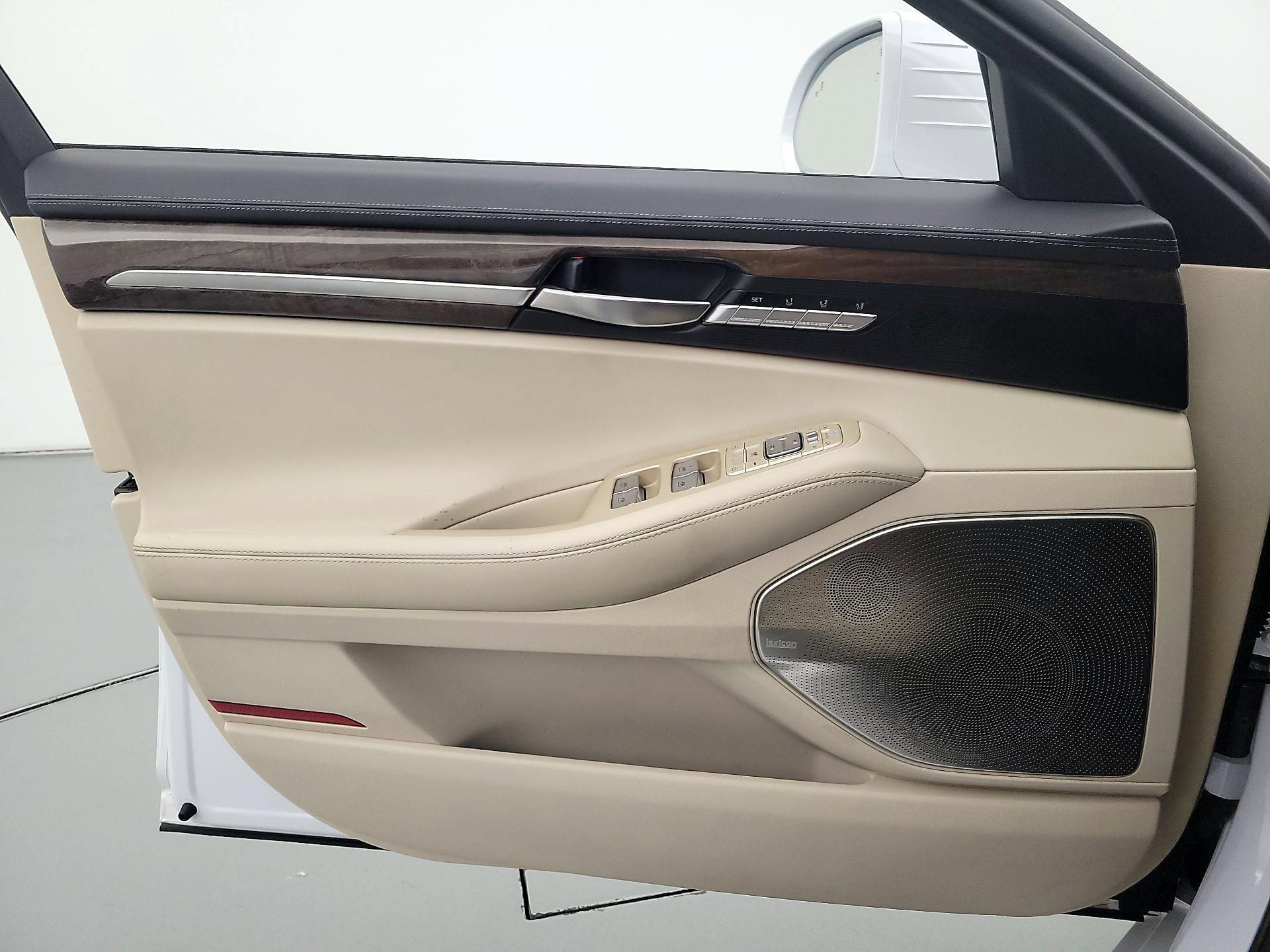 Thumbnail: 2018 Genesis G90 - 12