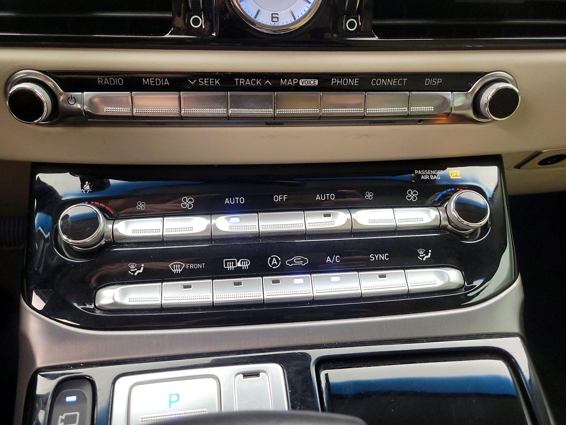 Thumbnail: 2018 Genesis G90 - 17