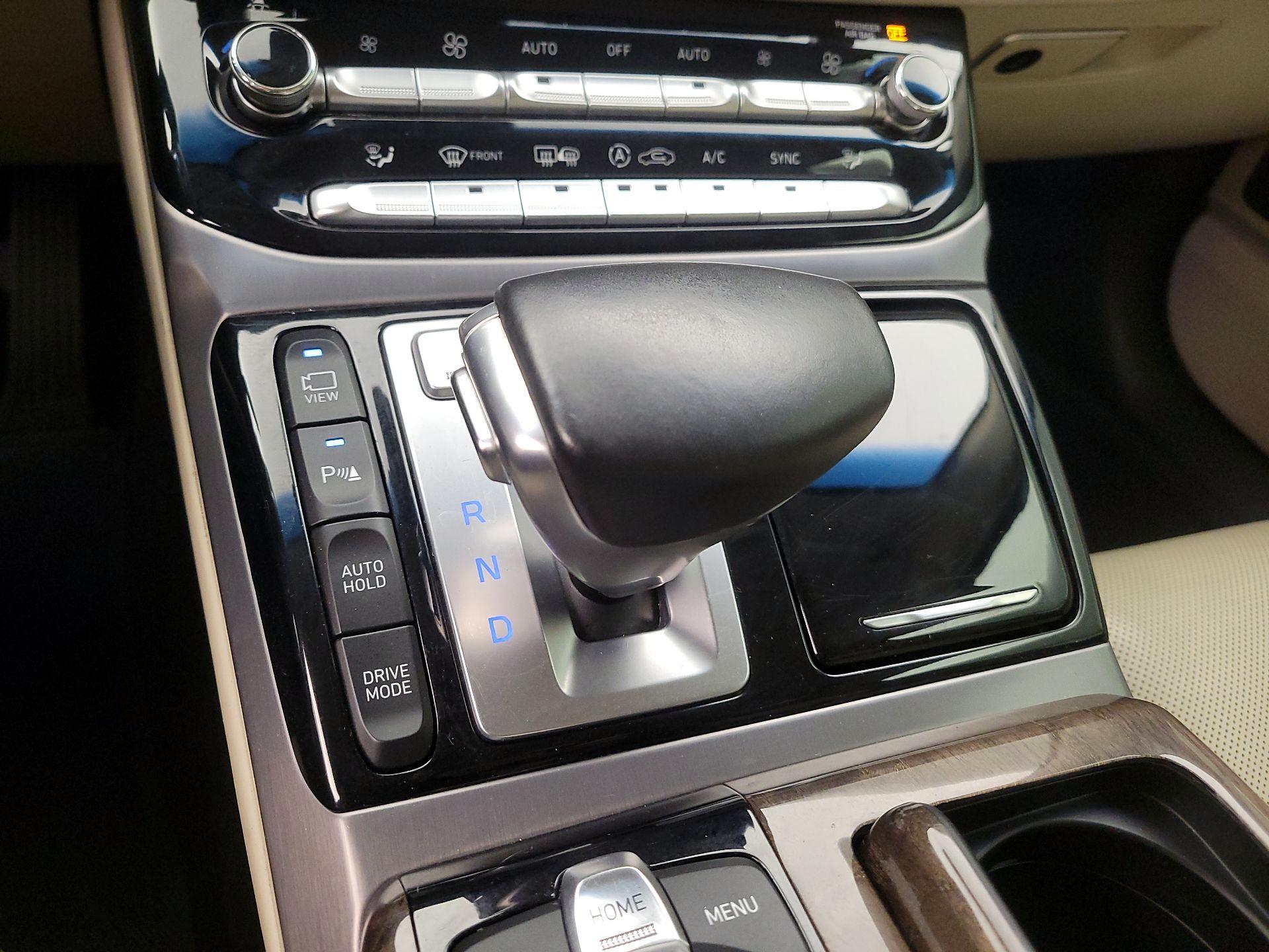 Thumbnail: 2018 Genesis G90 - 18