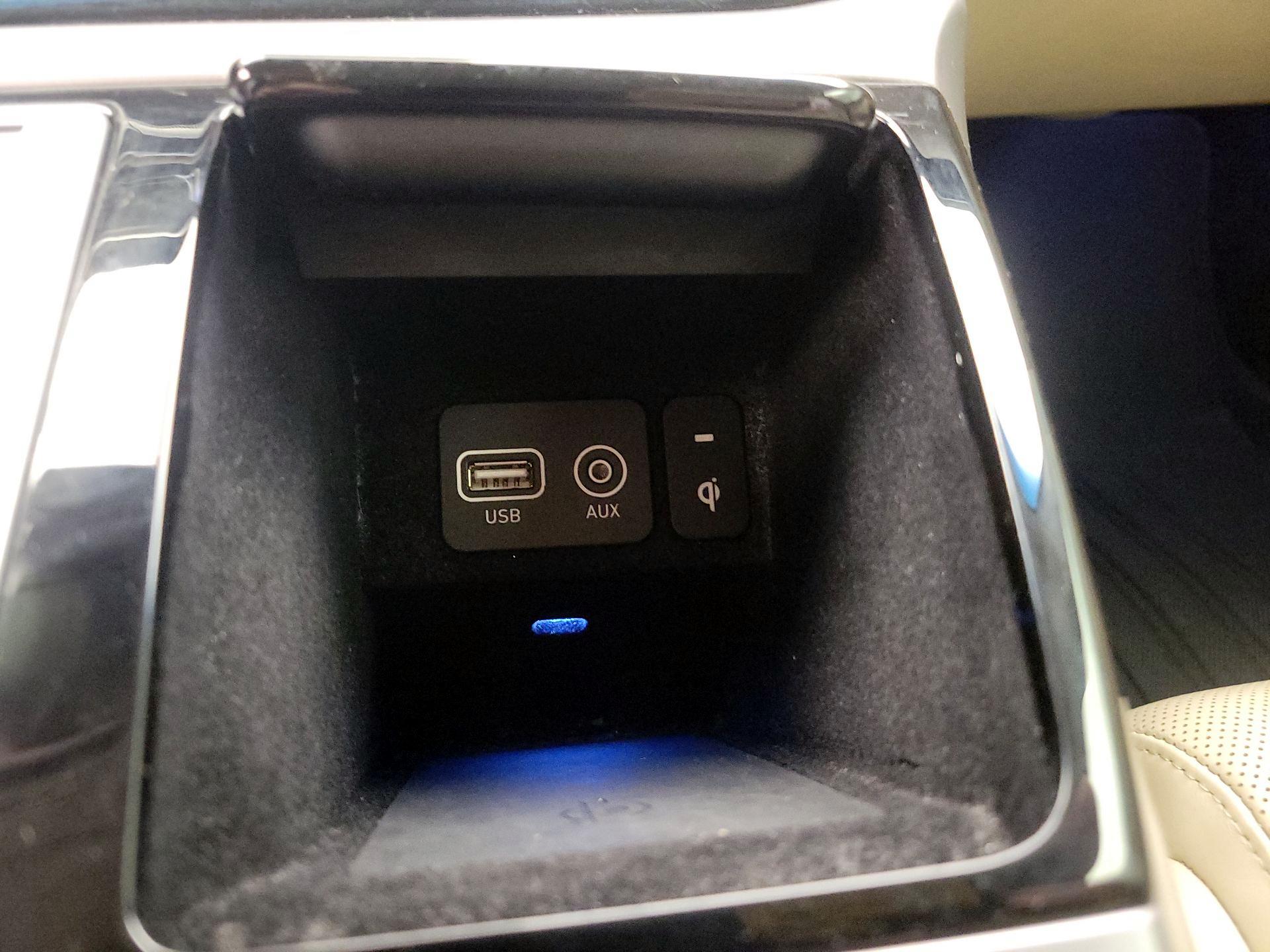 Thumbnail: 2018 Genesis G90 - 19