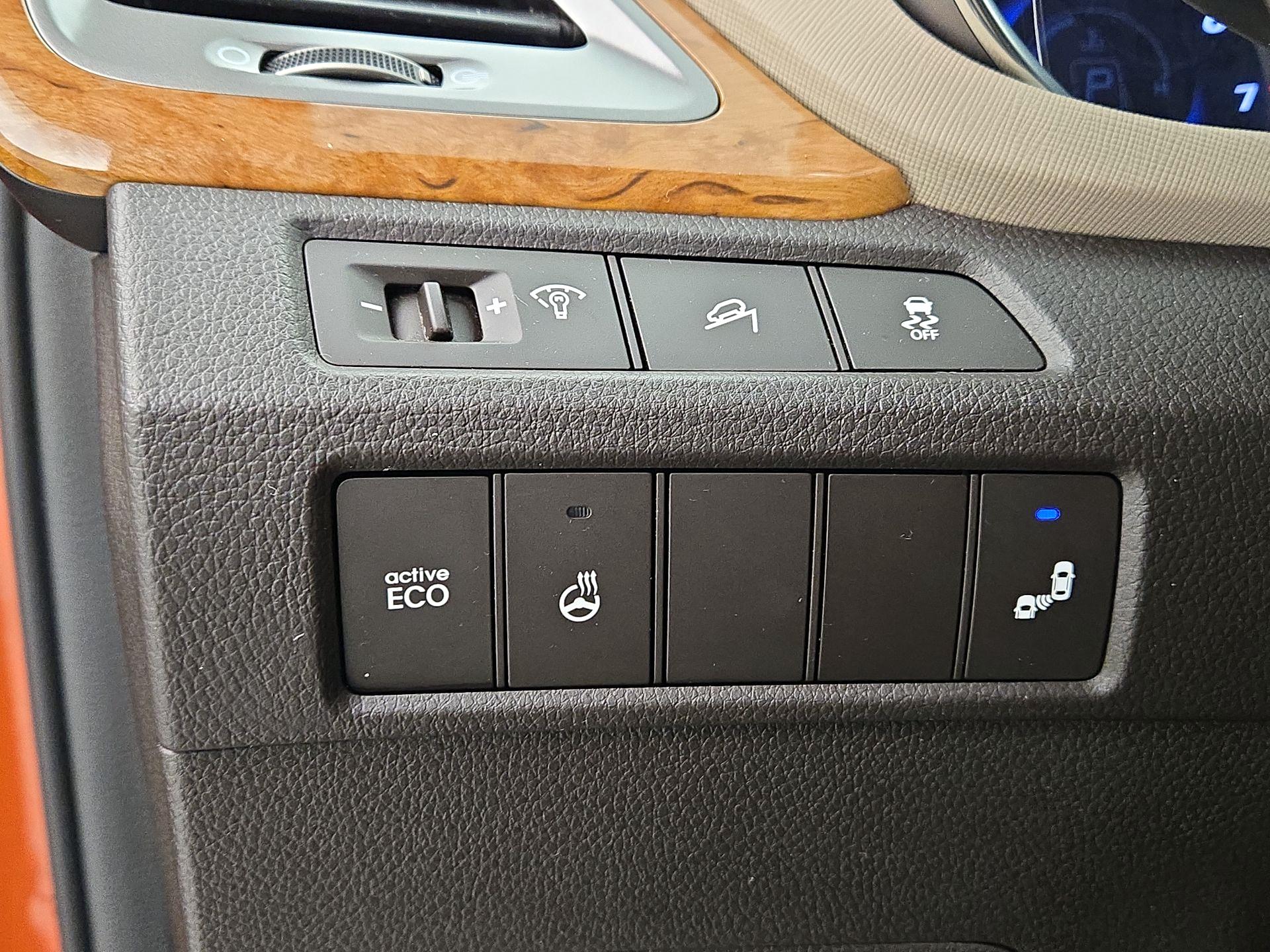 Thumbnail: 2015 Hyundai Santa Fe - 13