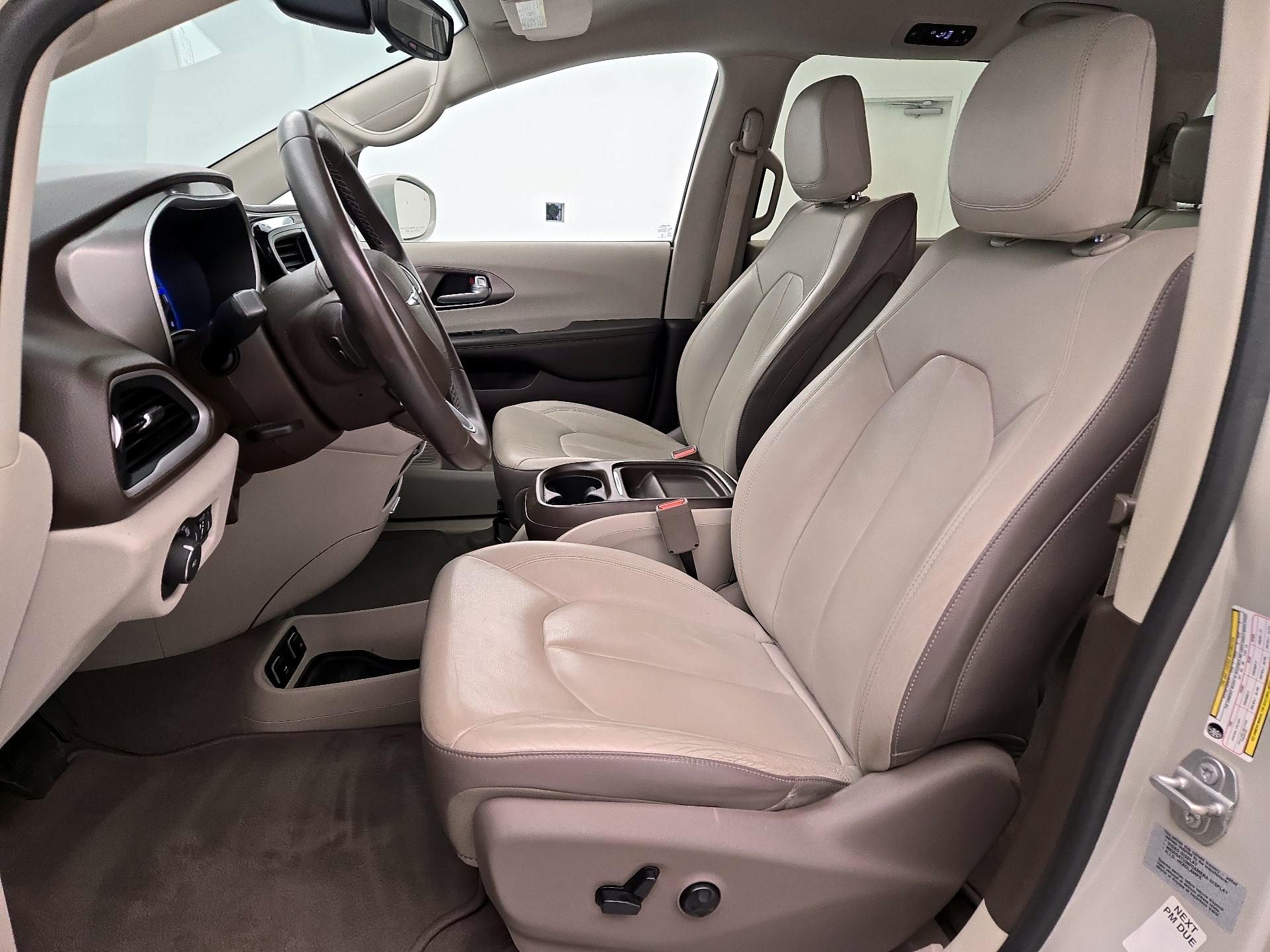 Thumbnail: 2017 Chrysler Pacifica - 11