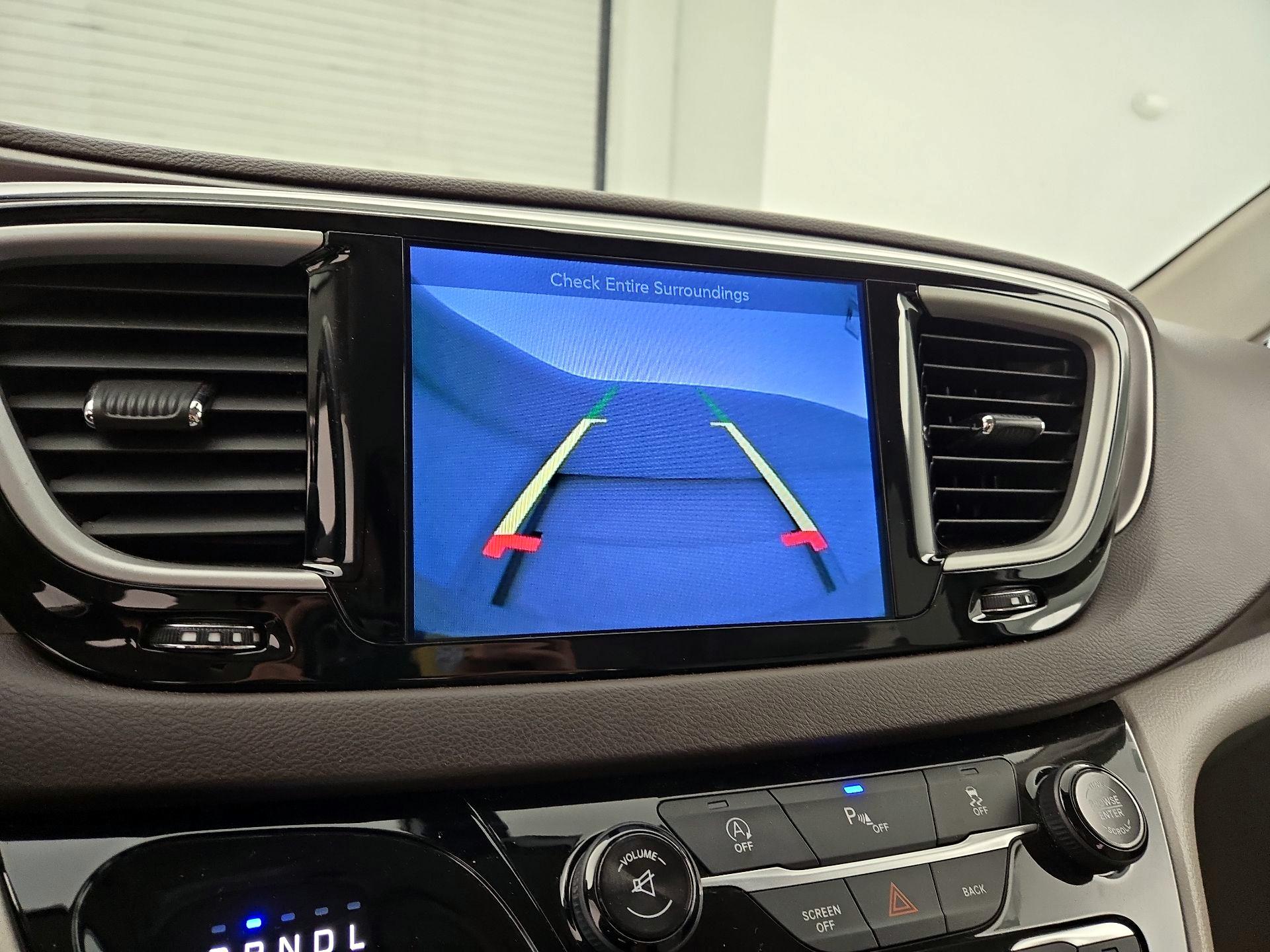 Thumbnail: 2017 Chrysler Pacifica - 15