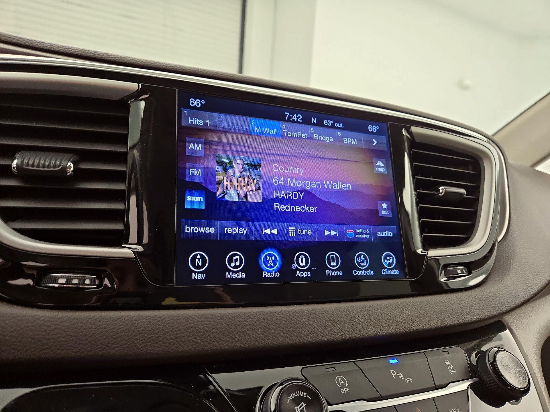 Thumbnail: 2017 Chrysler Pacifica - 16