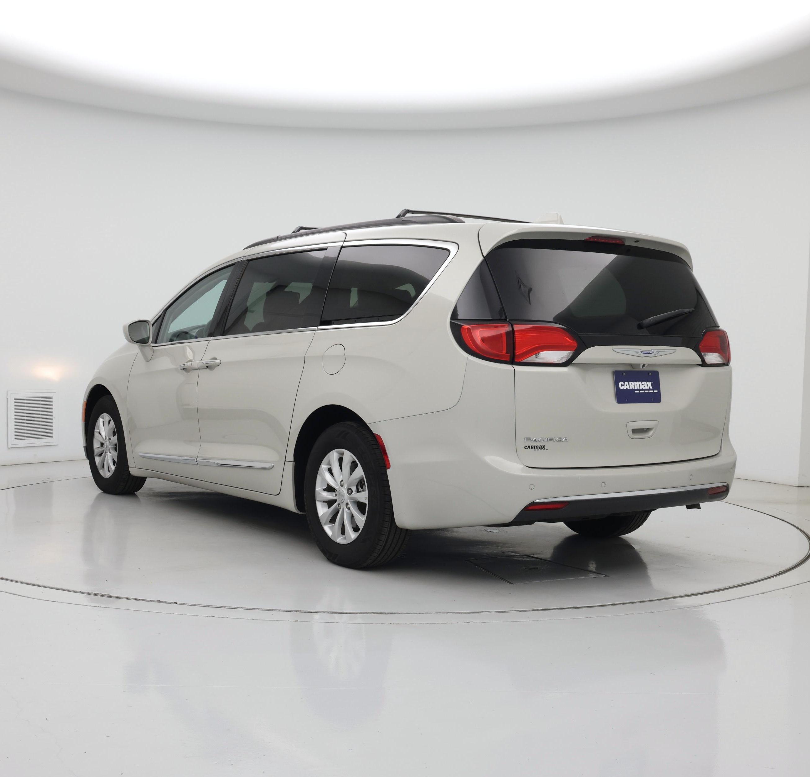 Thumbnail: 2017 Chrysler Pacifica - 2