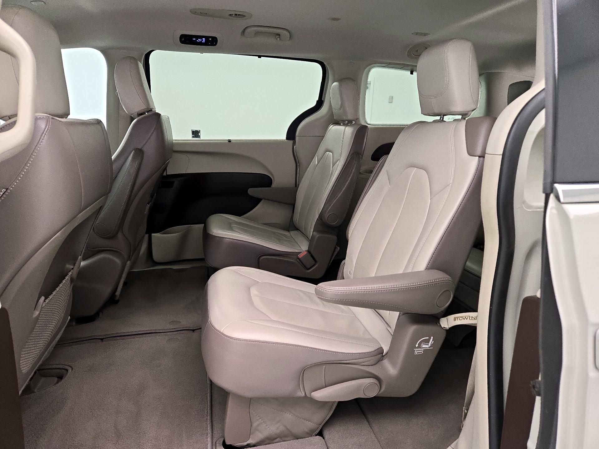 Thumbnail: 2017 Chrysler Pacifica - 20