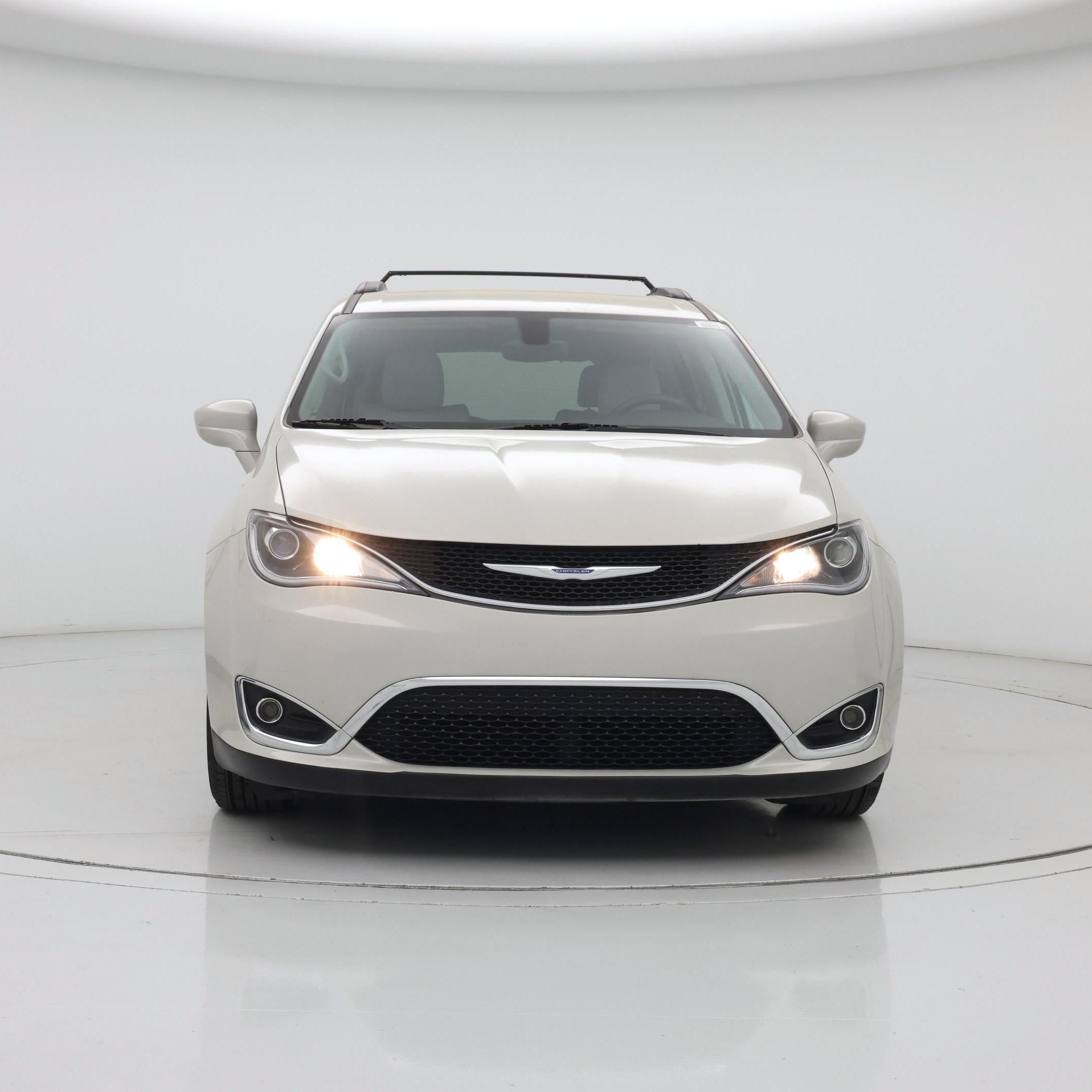 Thumbnail: 2017 Chrysler Pacifica - 5
