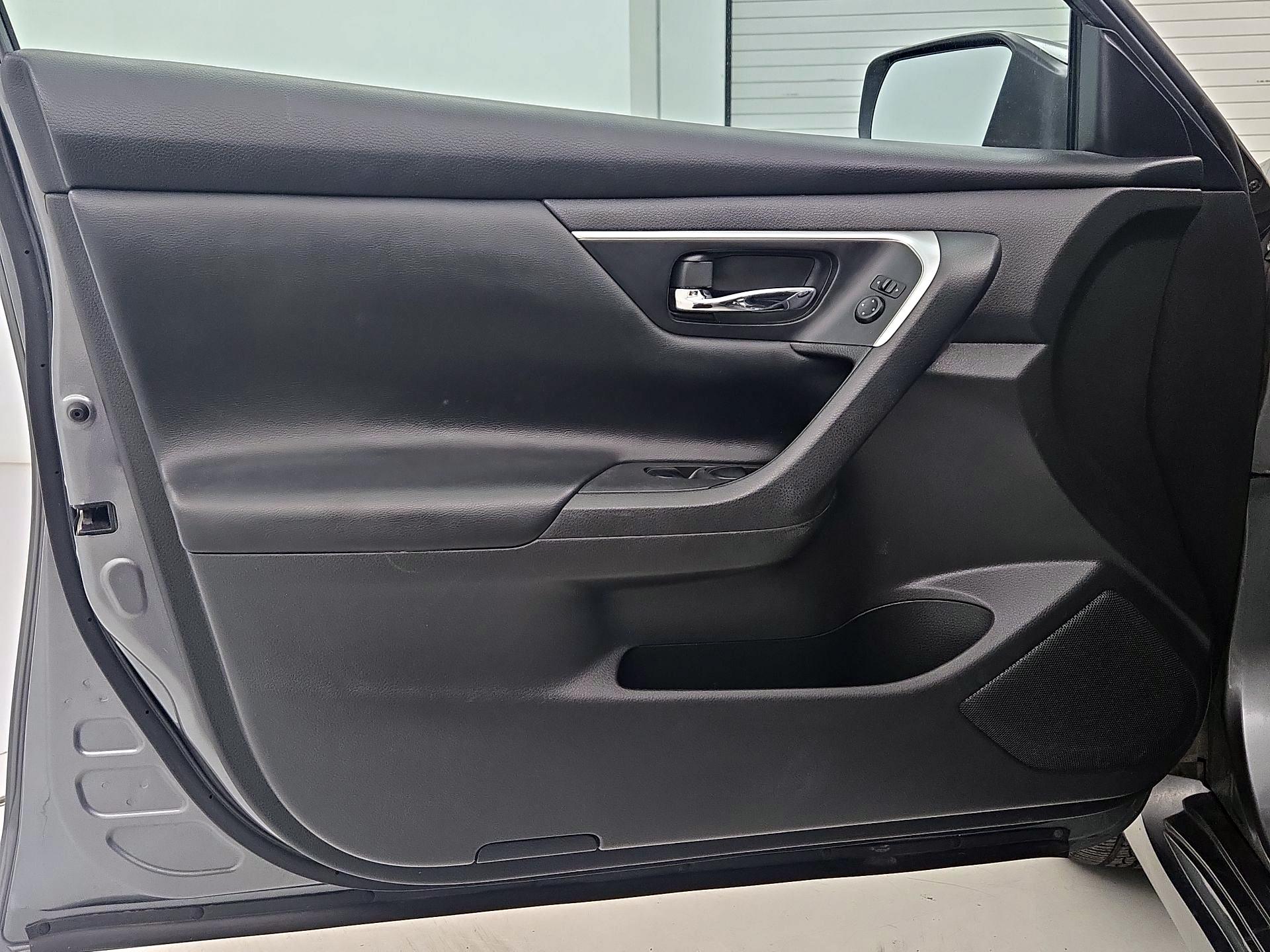 Thumbnail: 2018 Nissan Altima - 12