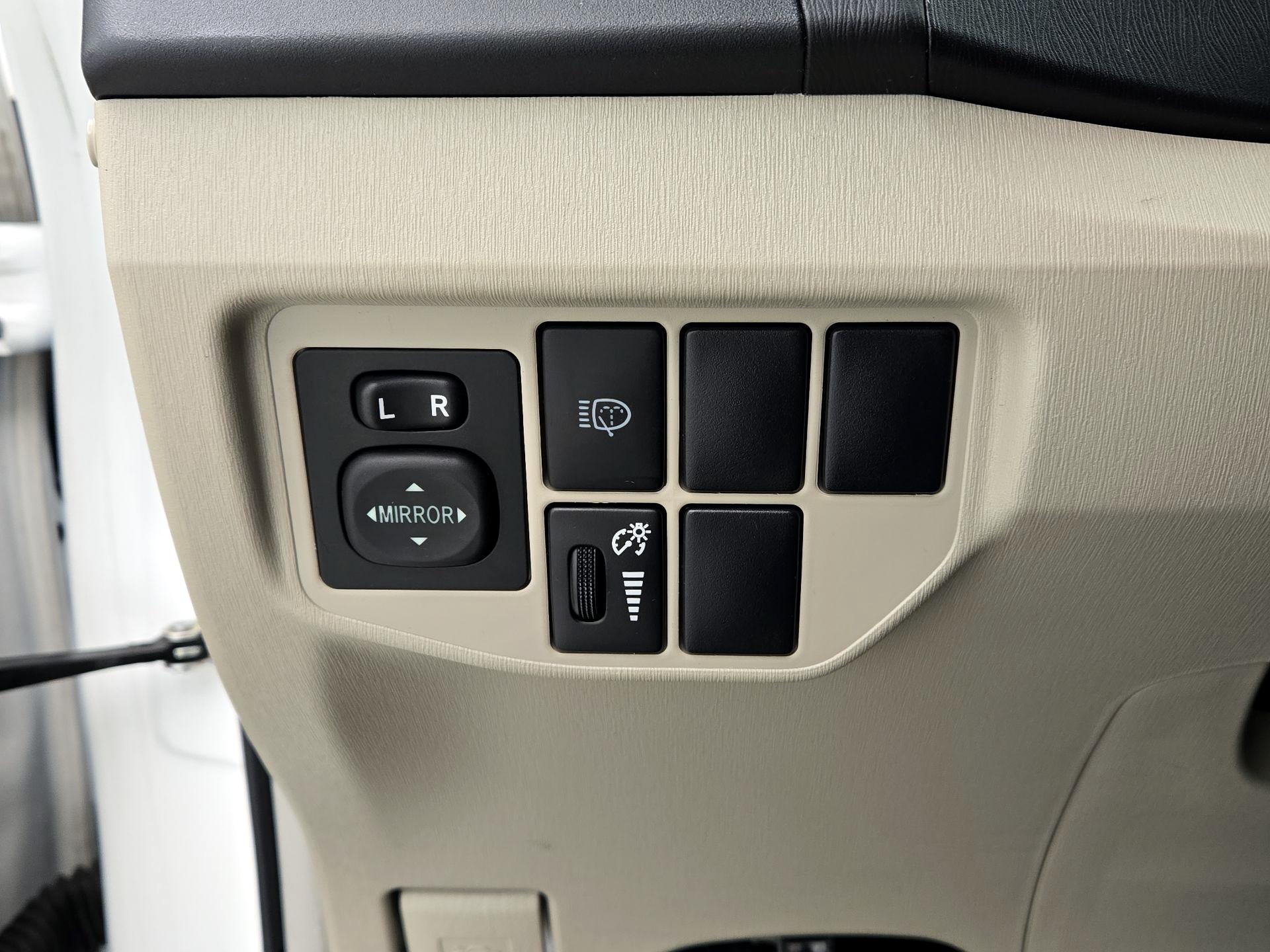 Thumbnail: 2014 Toyota Prius - 13