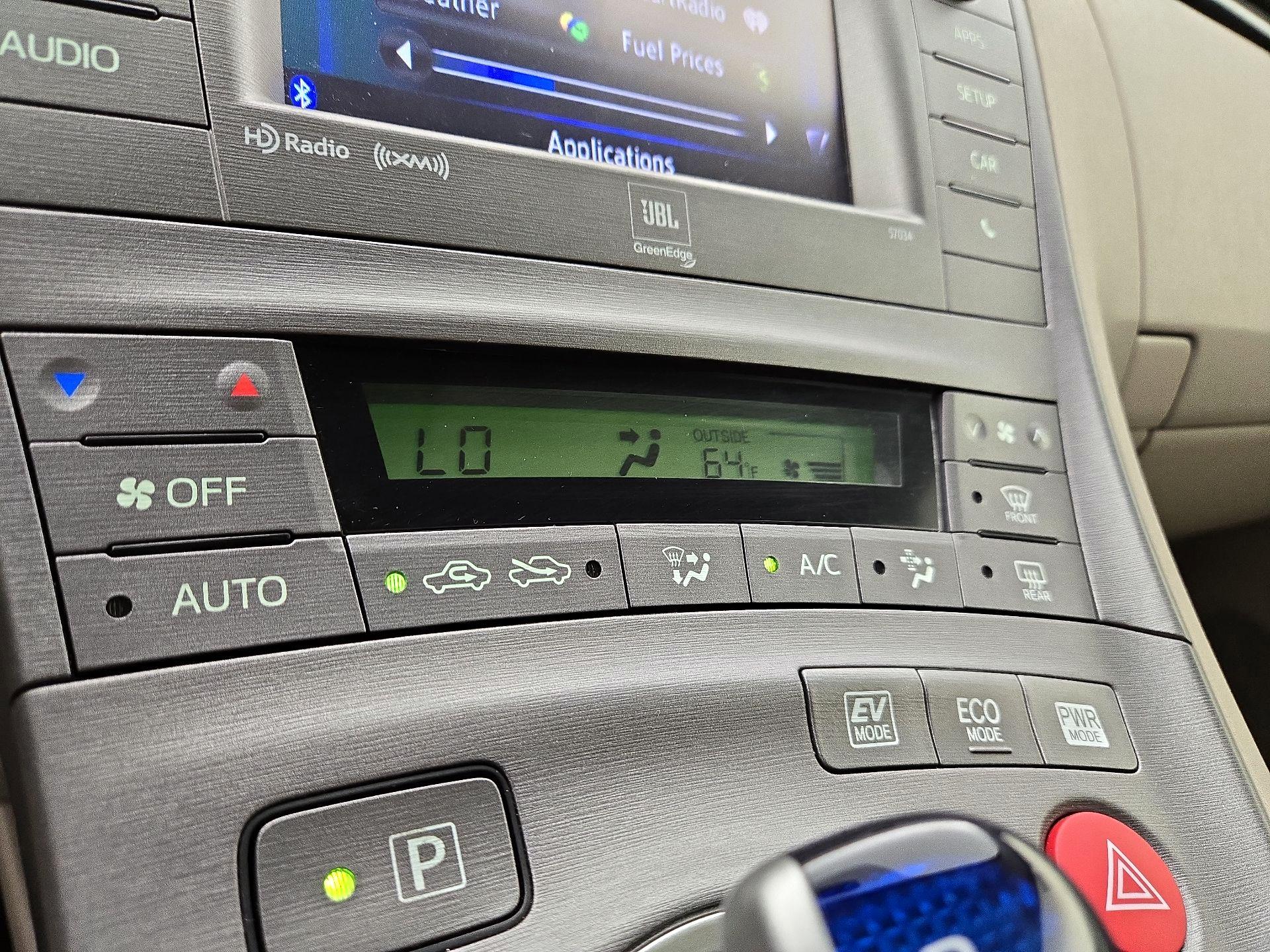 Thumbnail: 2014 Toyota Prius - 16