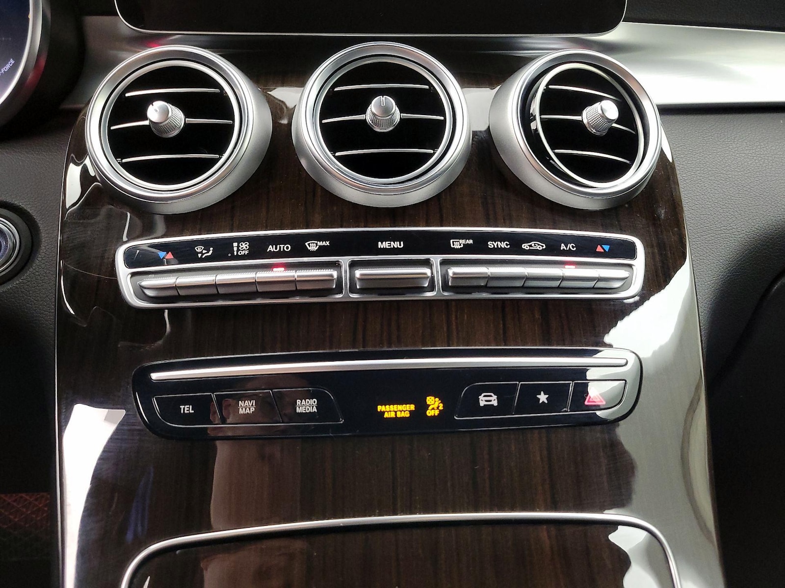 2021 Mercedes-Benz GLC GLC300 - Photo 18