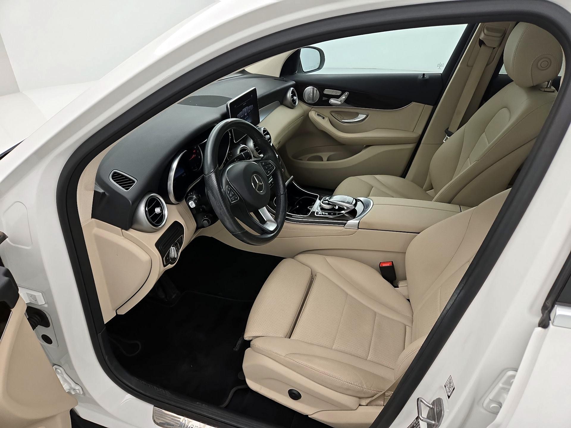 Thumbnail: 2016 Mercedes-Benz GLC - 11