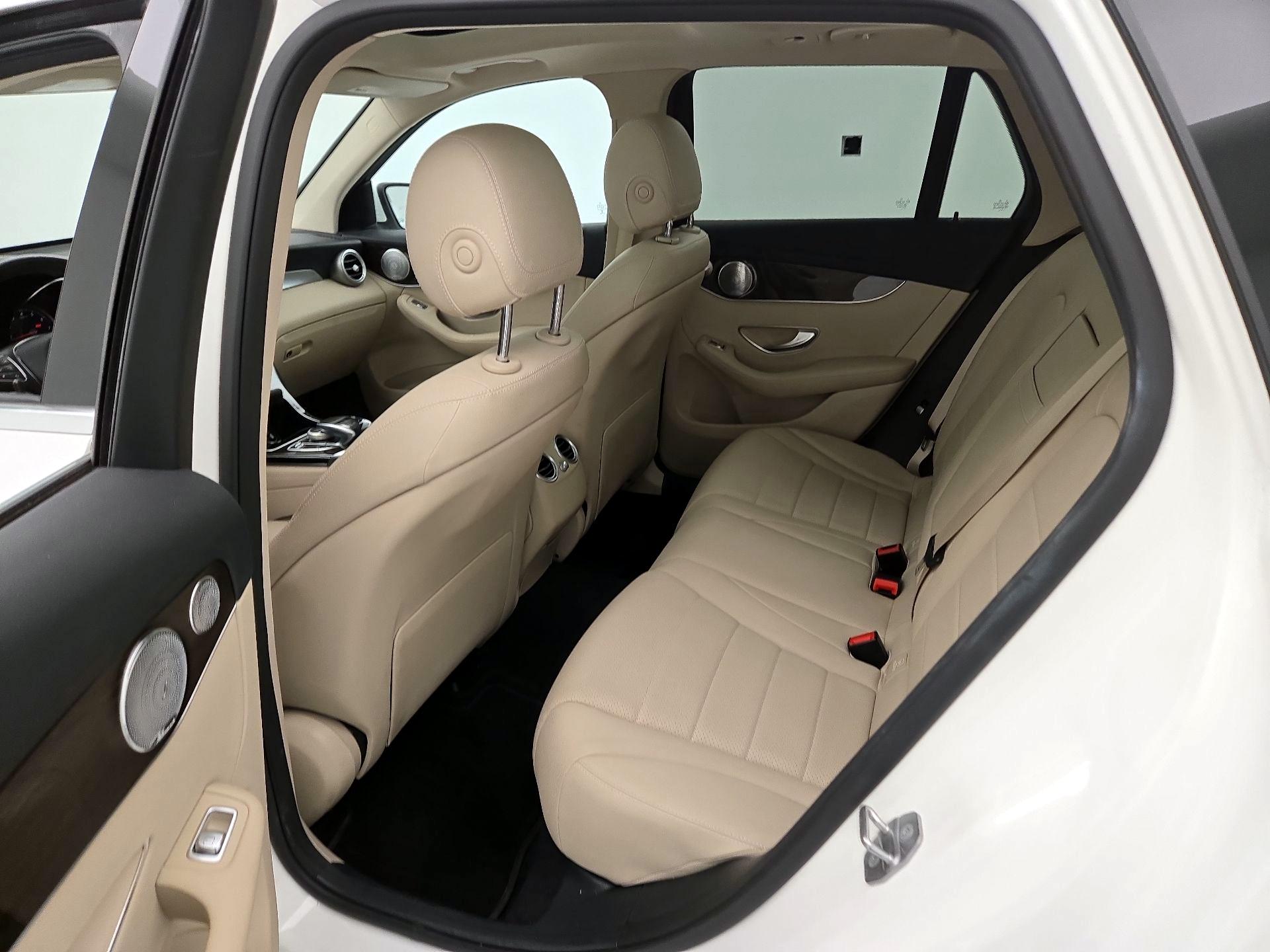 Thumbnail: 2016 Mercedes-Benz GLC - 20