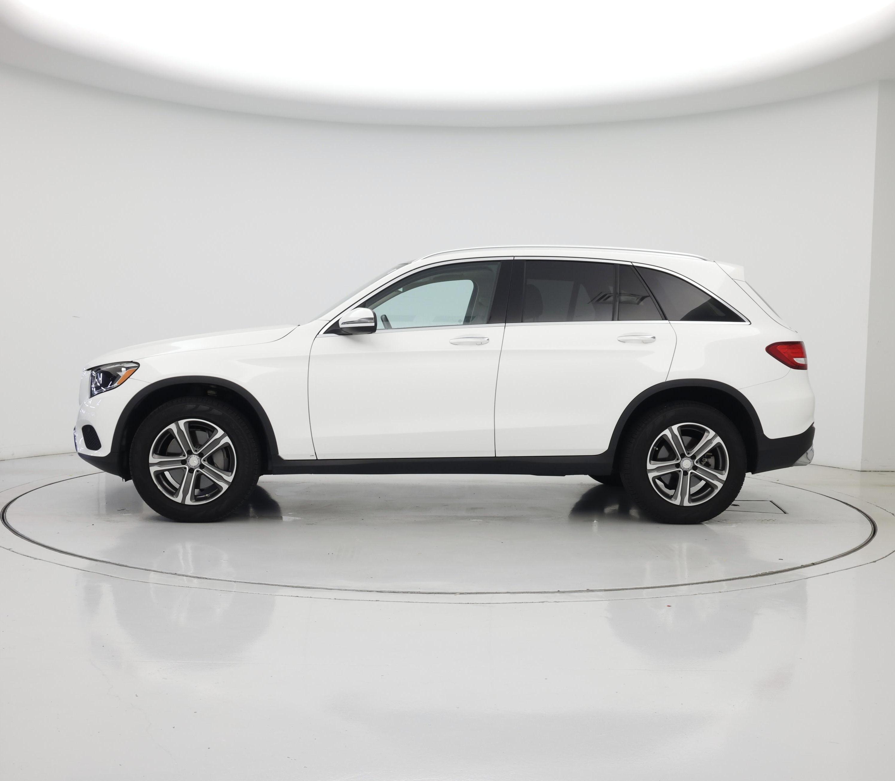 Thumbnail: 2016 Mercedes-Benz GLC - 3