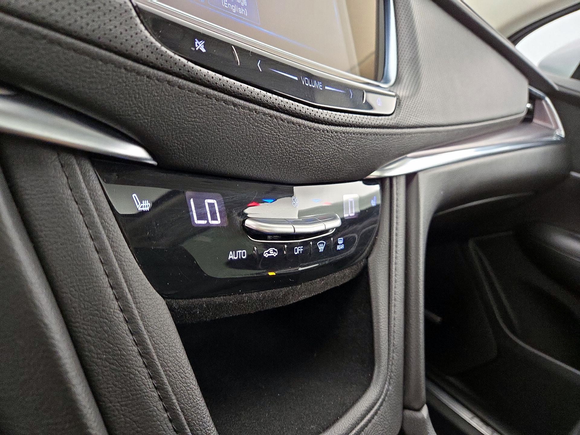 Thumbnail: 2018 Cadillac XT5 - 17
