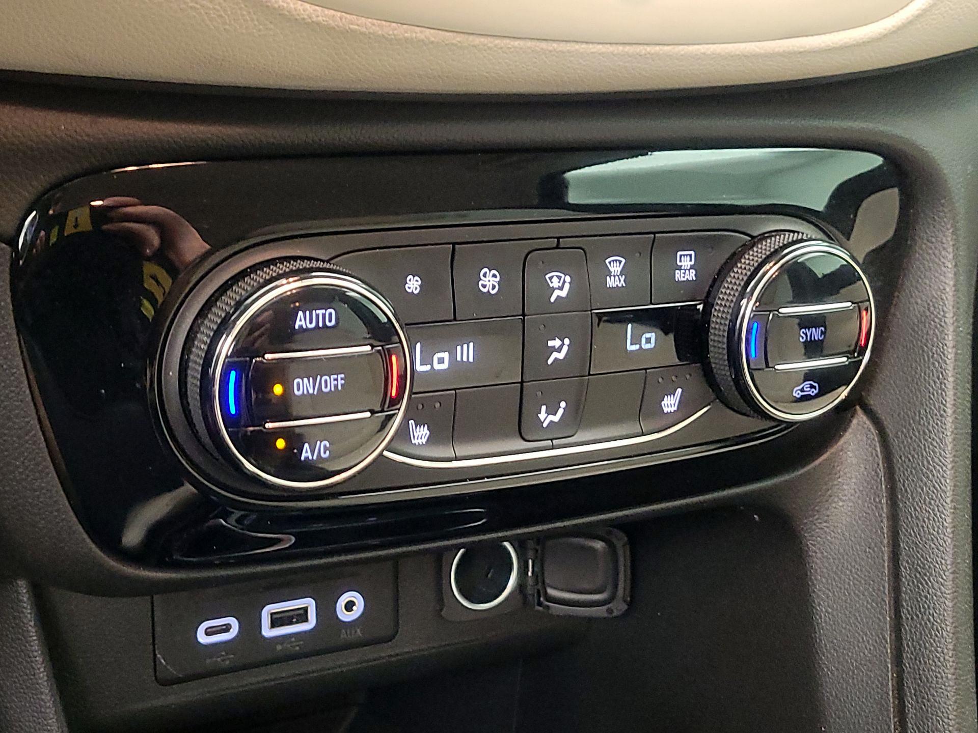 Thumbnail: 2020 Buick Encore GX - 17