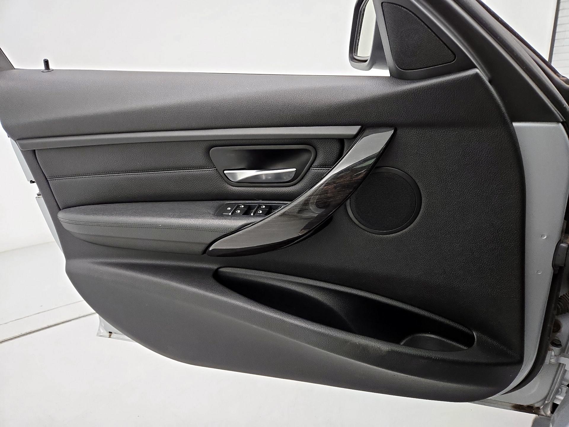 Thumbnail: 2016 BMW 3 Series - 12
