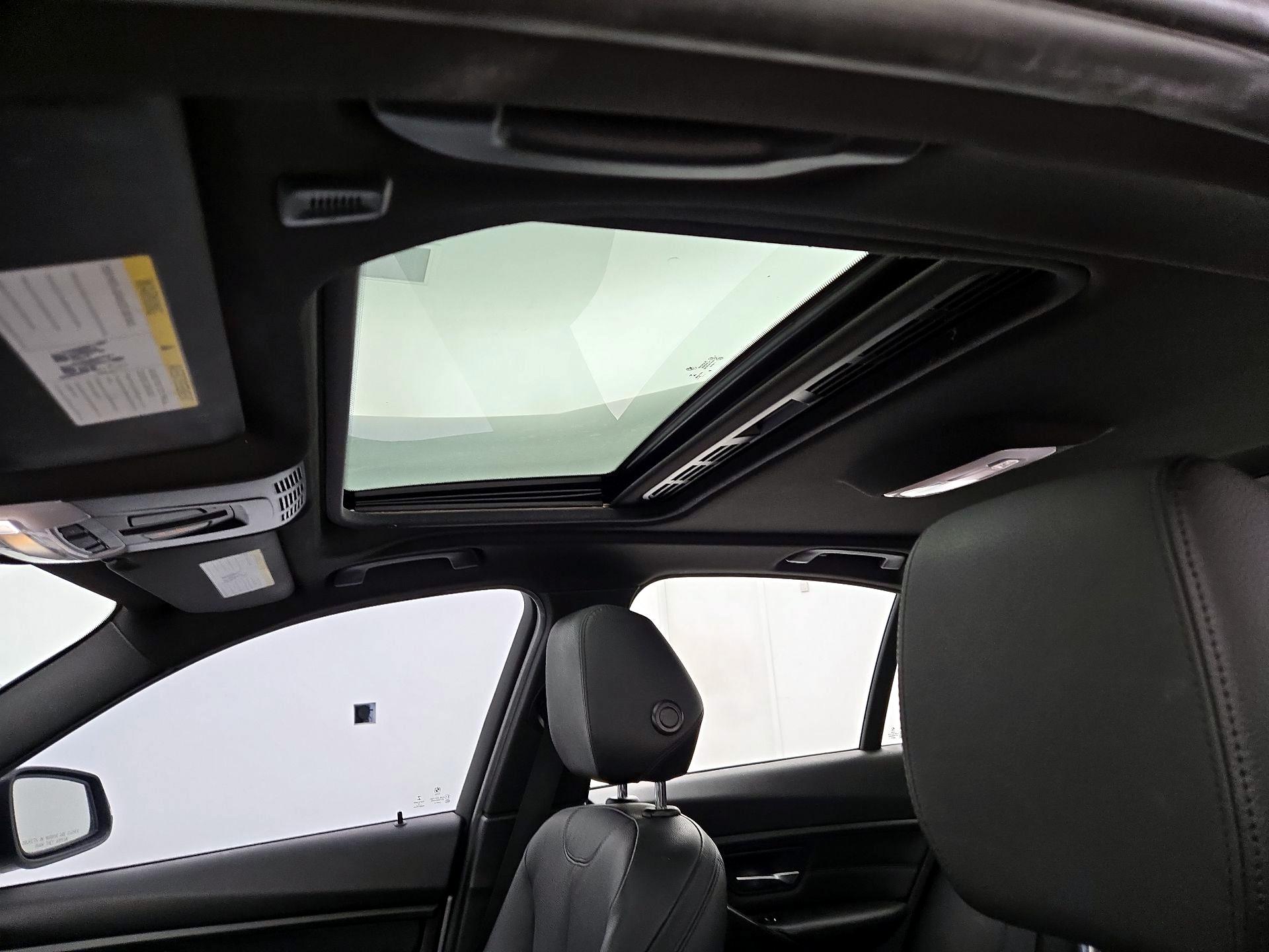 Thumbnail: 2016 BMW 3 Series - 20
