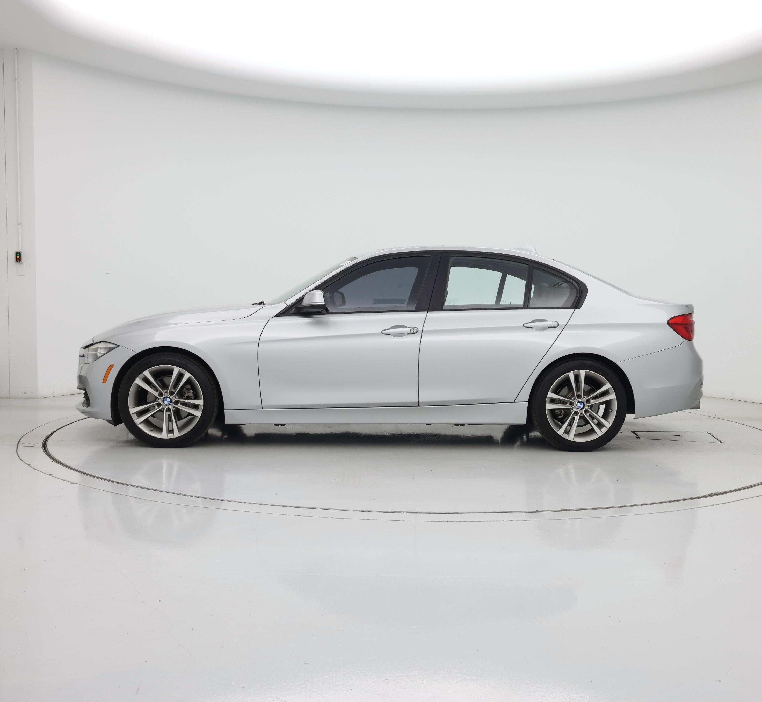 Thumbnail: 2016 BMW 3 Series - 3