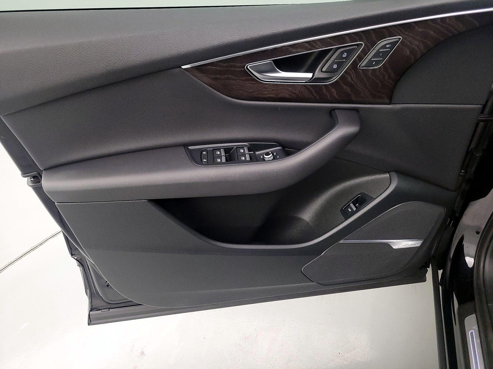 Thumbnail: 2020 Audi Q7 - 12