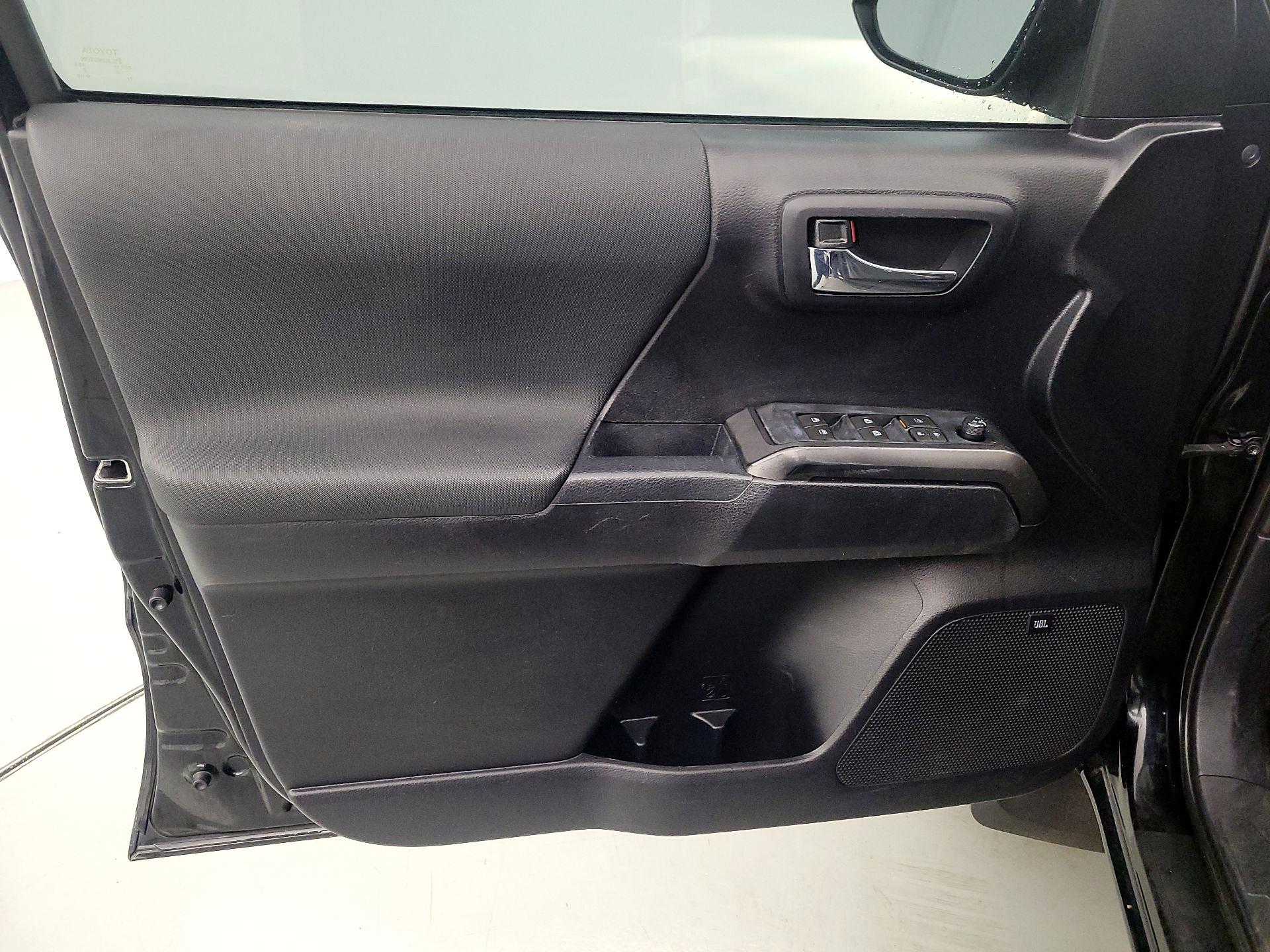 Thumbnail: 2019 Toyota Tacoma - 12