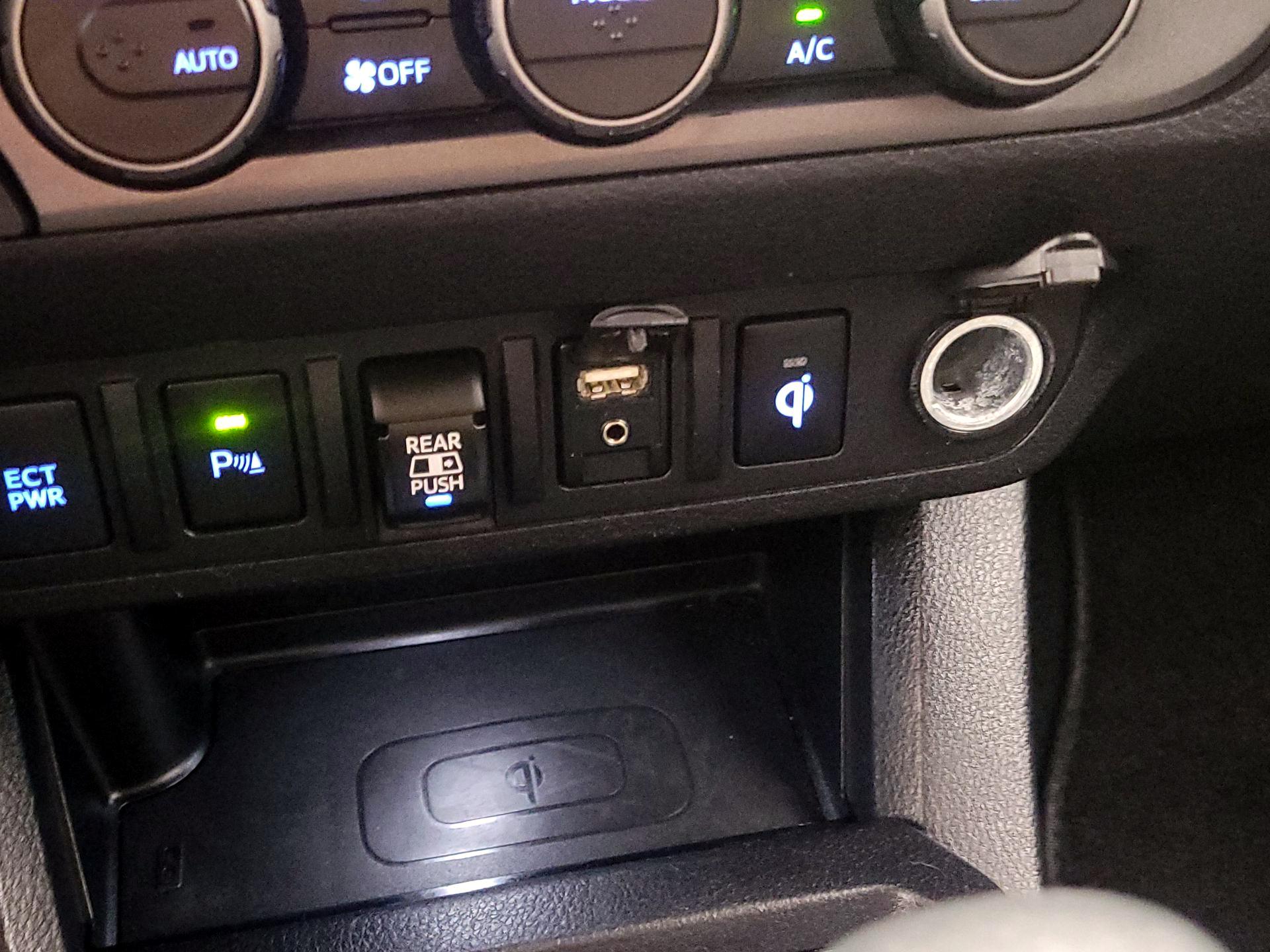 Thumbnail: 2019 Toyota Tacoma - 18