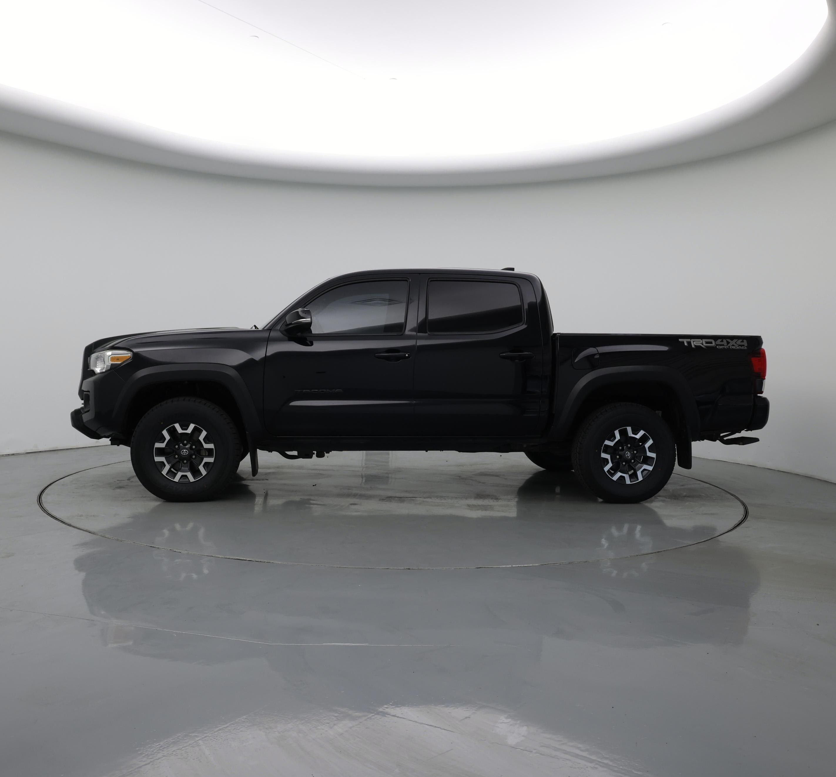 Thumbnail: 2019 Toyota Tacoma - 3