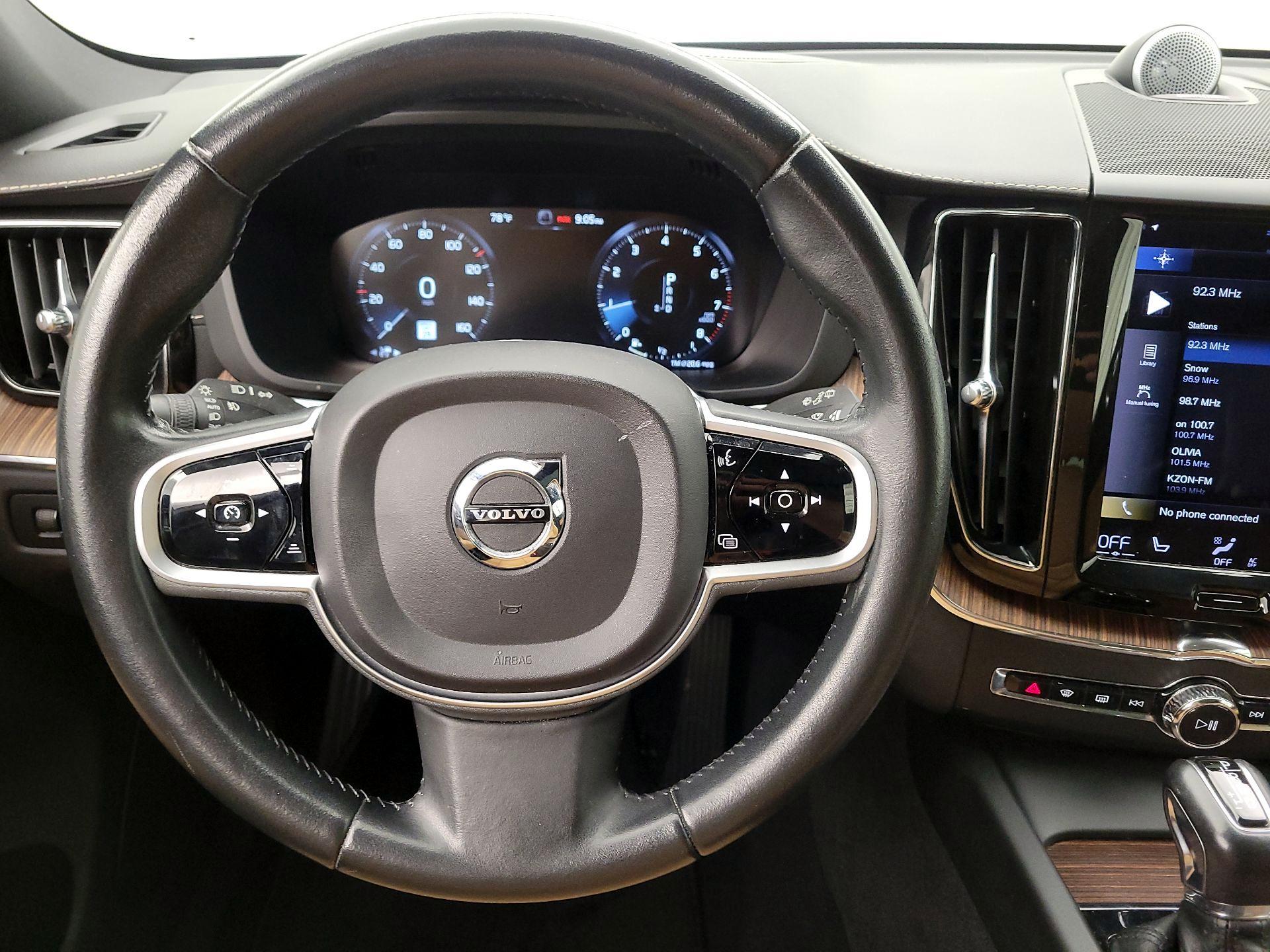 Thumbnail: 2021 Volvo XC60 - 10