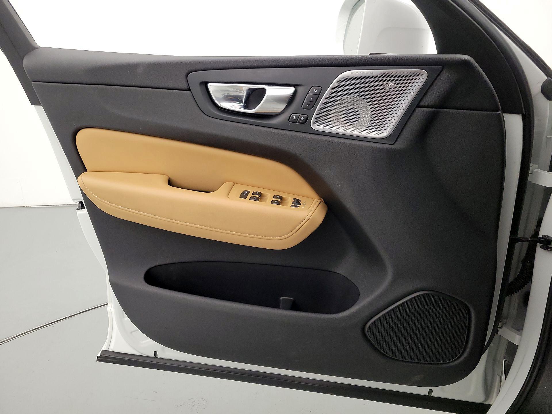 Thumbnail: 2021 Volvo XC60 - 12