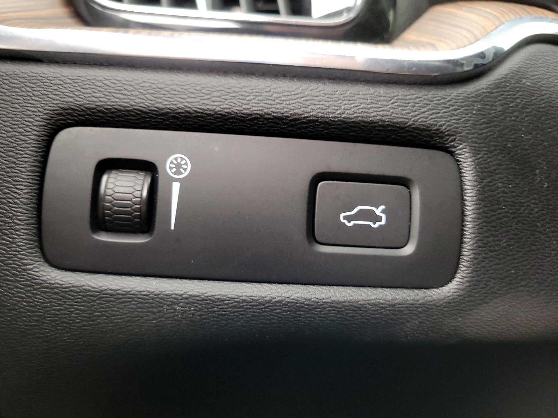 Thumbnail: 2021 Volvo XC60 - 13