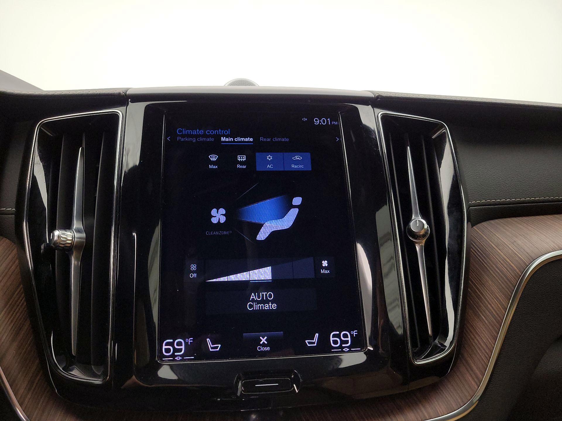 Thumbnail: 2021 Volvo XC60 - 17