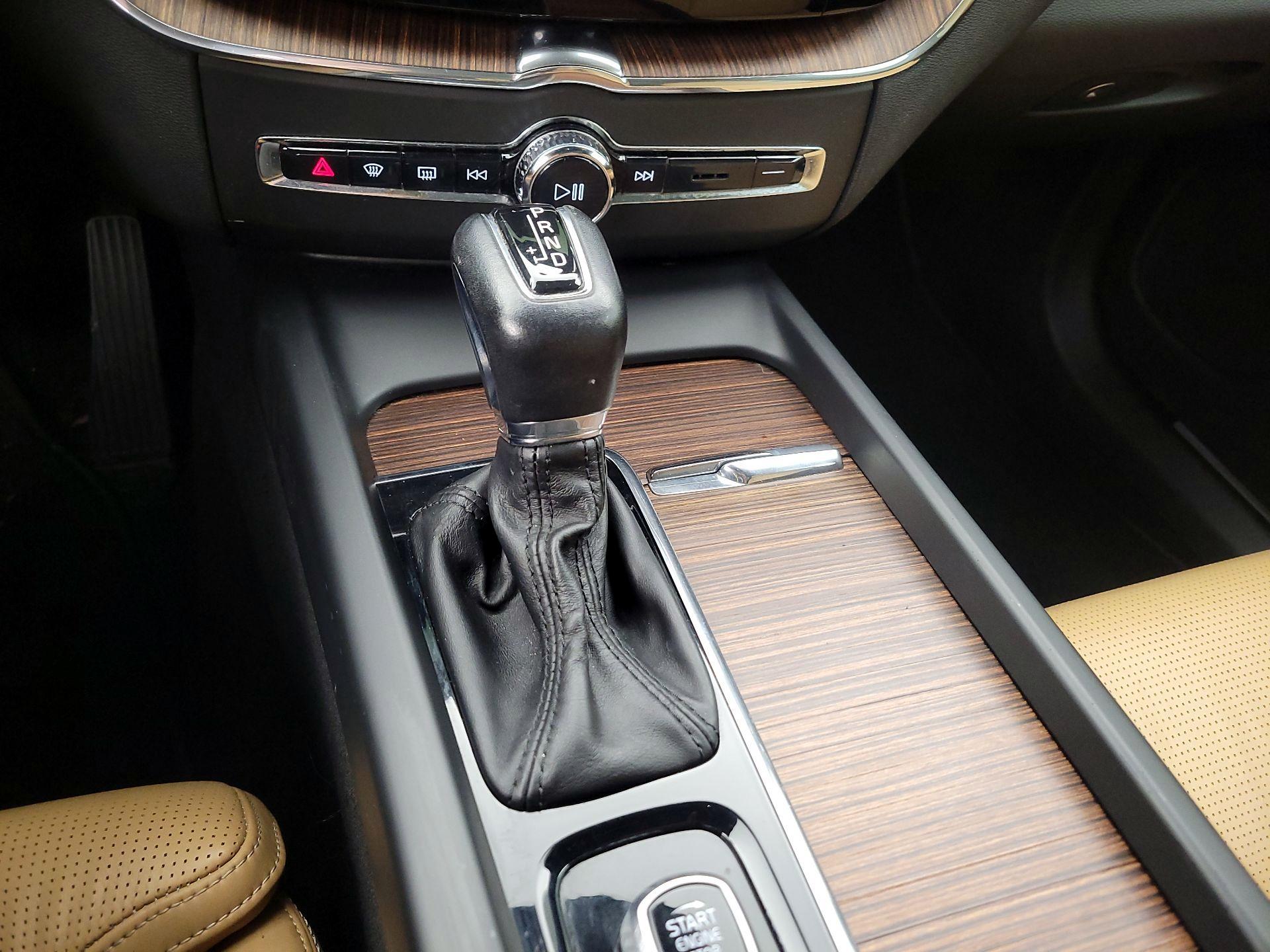 Thumbnail: 2021 Volvo XC60 - 18