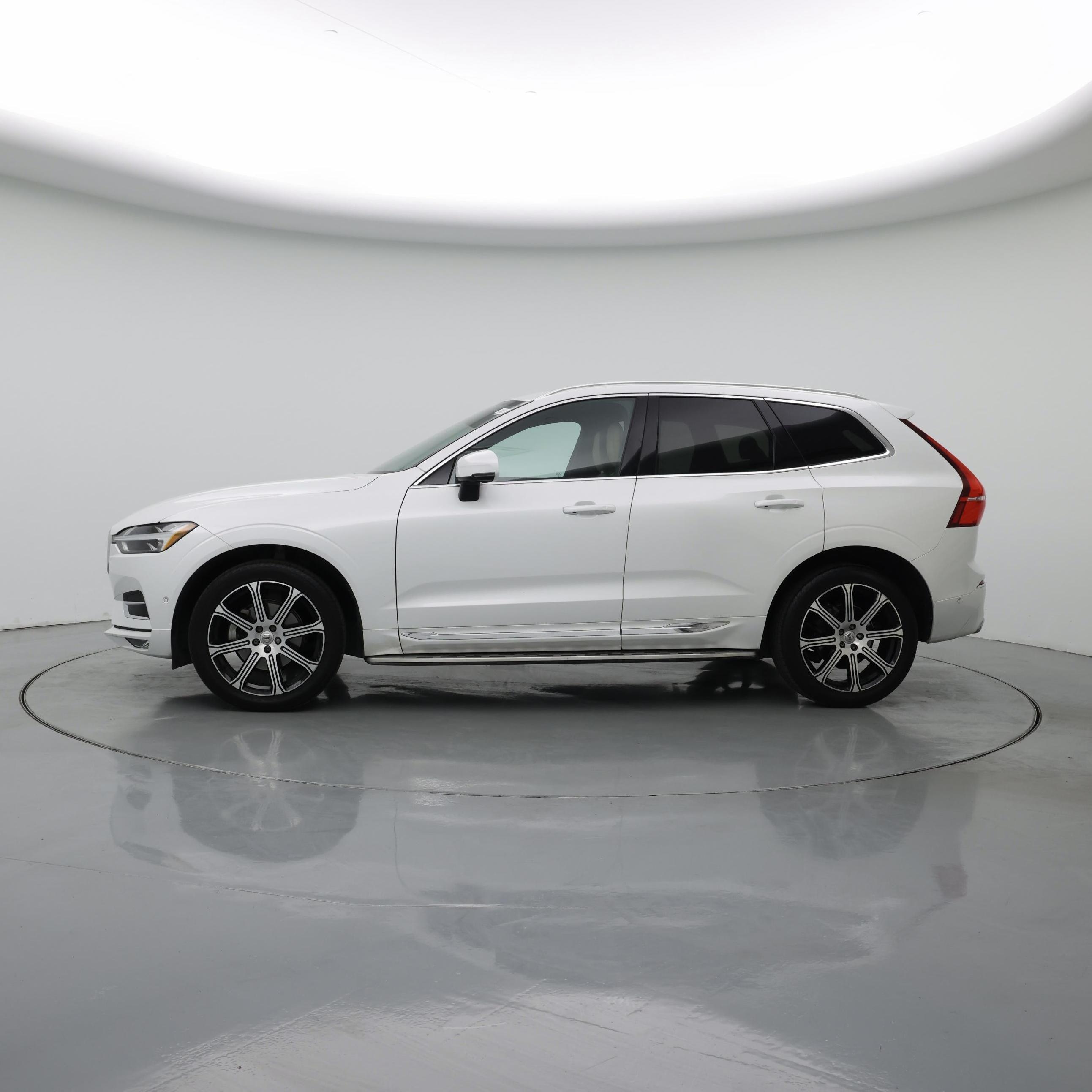 Thumbnail: 2021 Volvo XC60 - 3