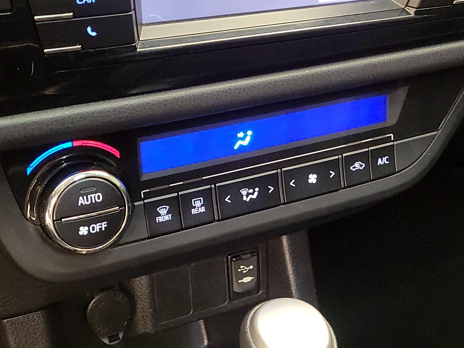 Thumbnail: 2014 Toyota Corolla - 16