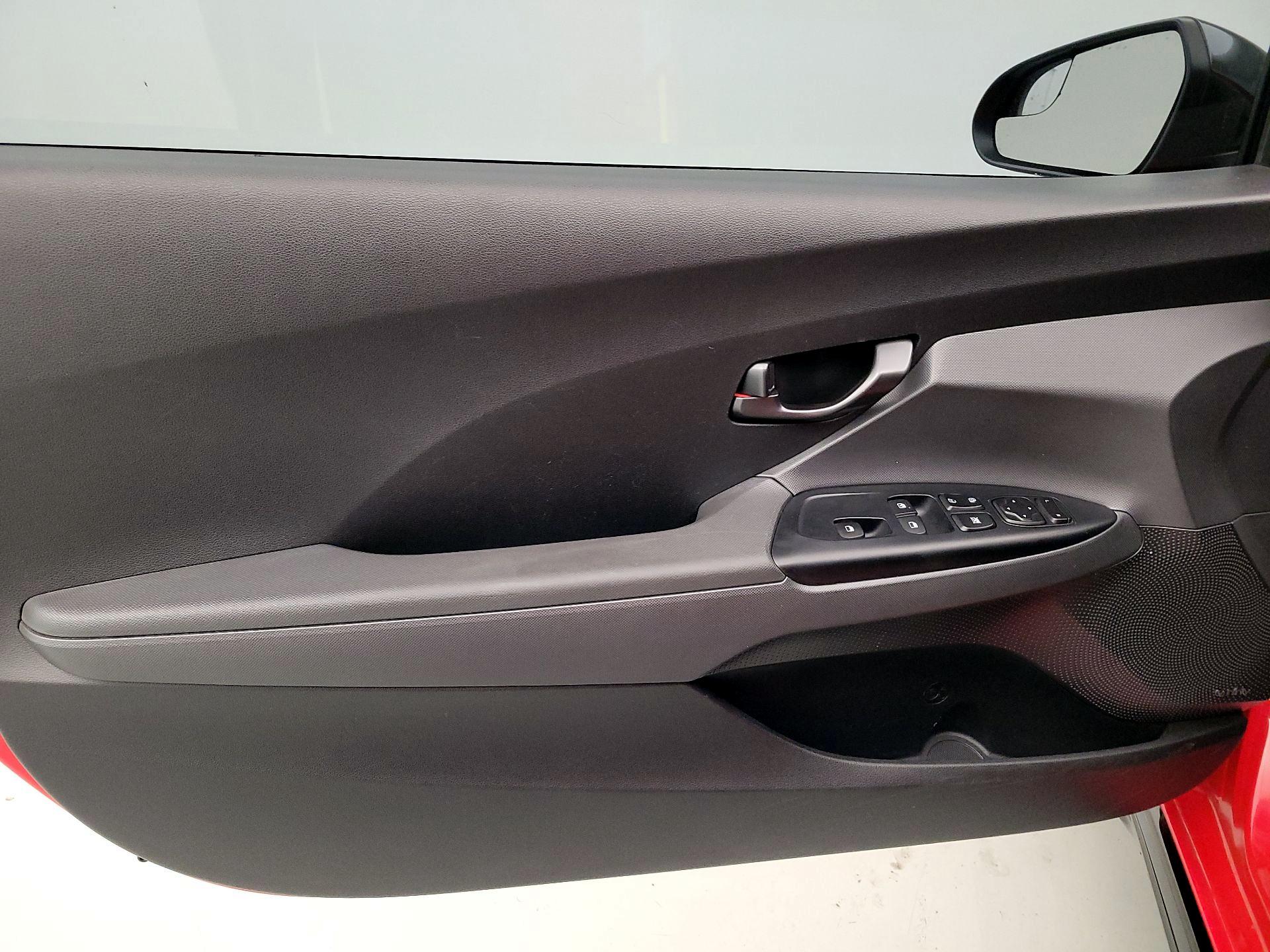 Thumbnail: 2020 Hyundai Veloster - 12