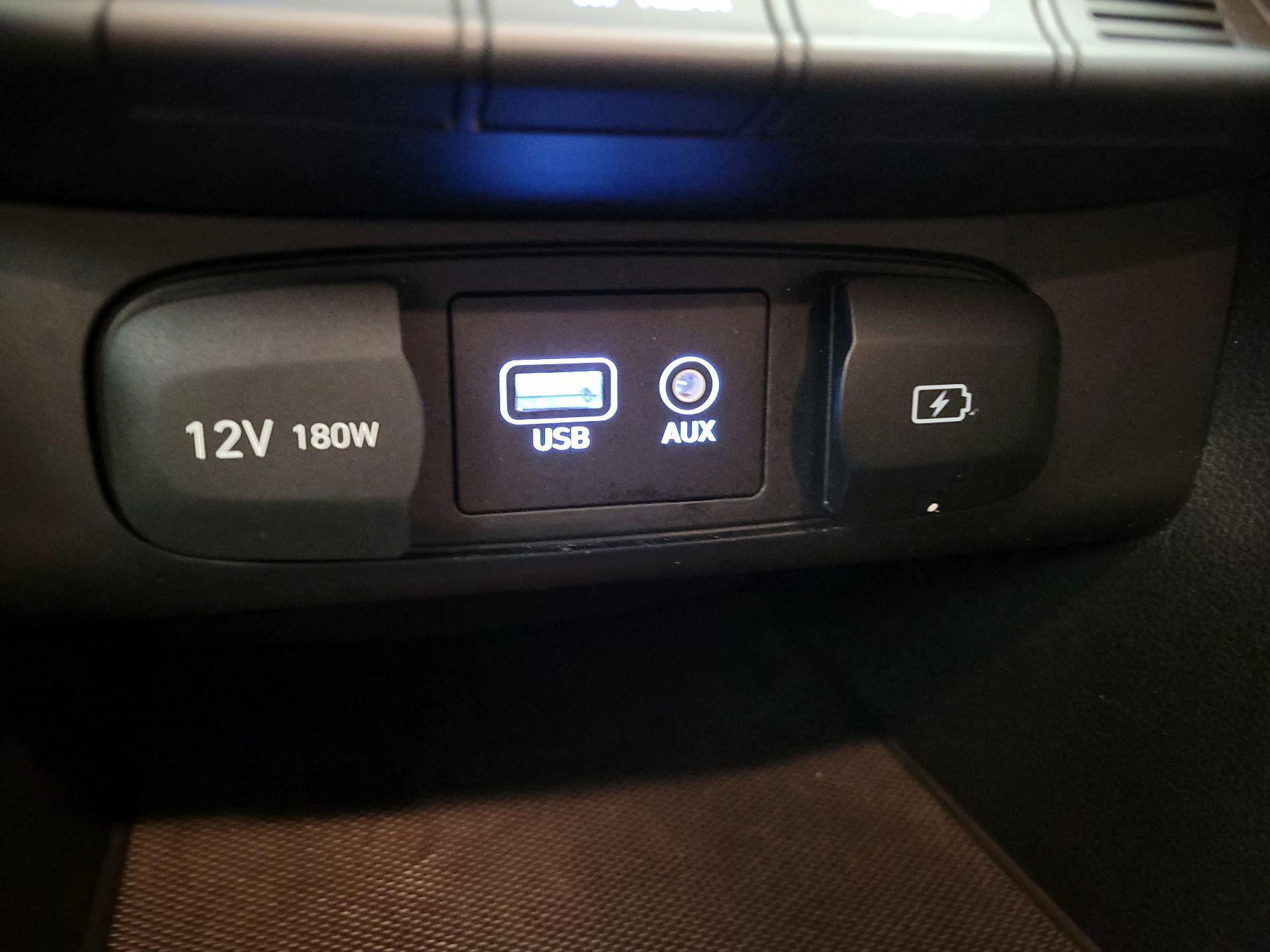 Thumbnail: 2020 Hyundai Veloster - 18