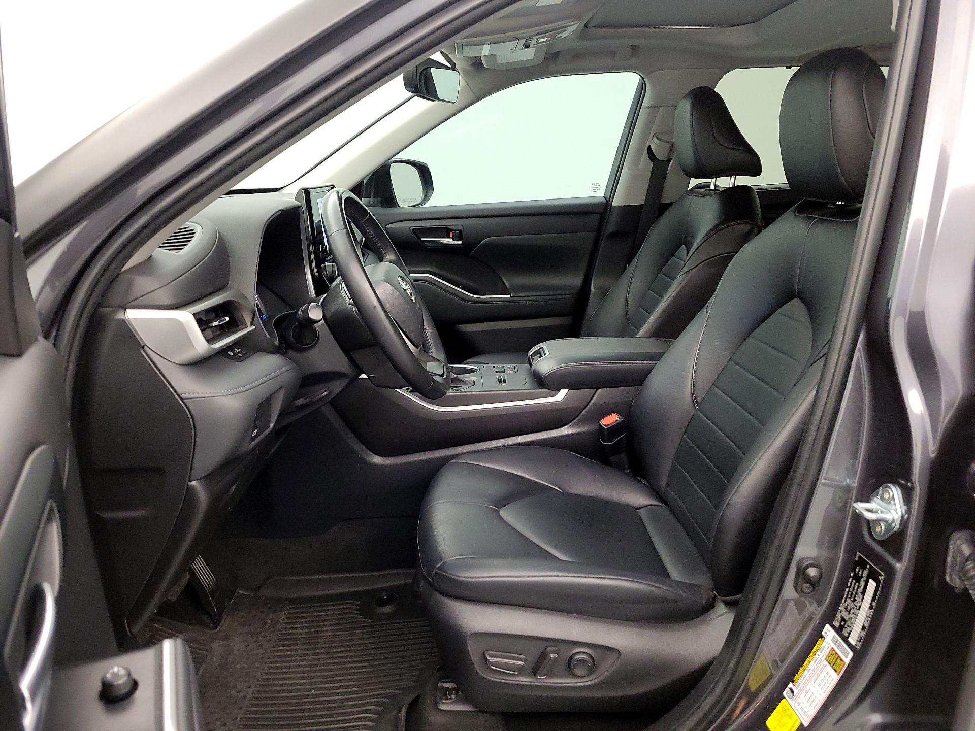 Thumbnail: 2023 Toyota Highlander - 11