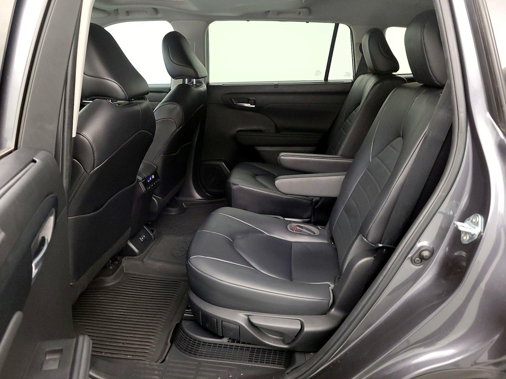 Thumbnail: 2023 Toyota Highlander - 20