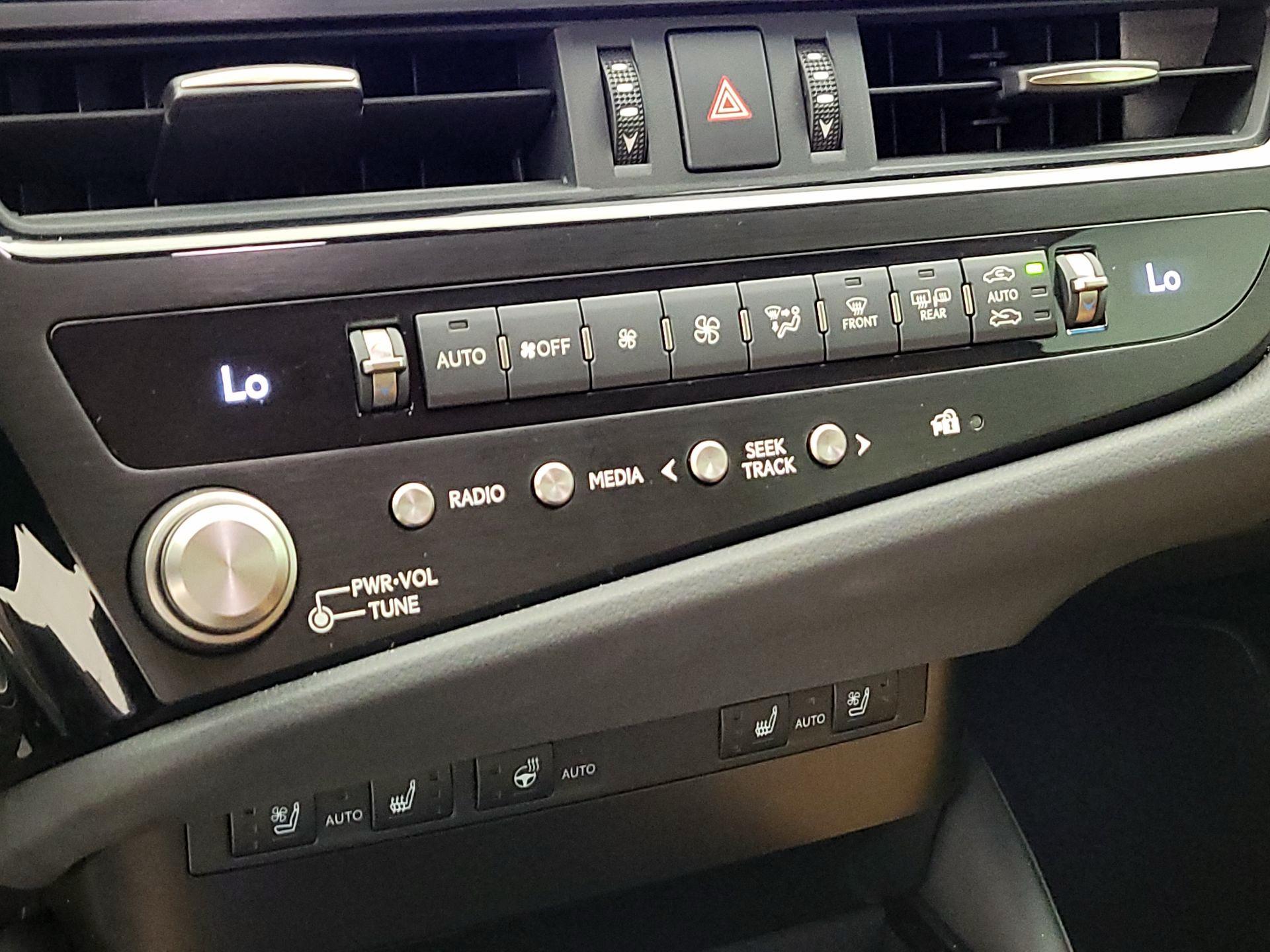 Thumbnail: 2025 Lexus ES - 16