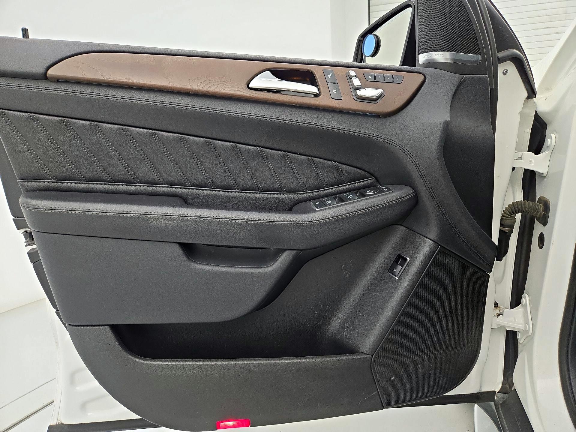 Thumbnail: 2016 Mercedes-Benz GLE - 12