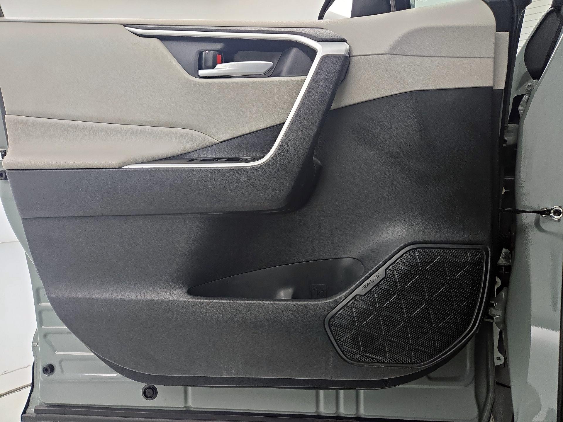 Thumbnail: 2020 Toyota RAV4 - 12