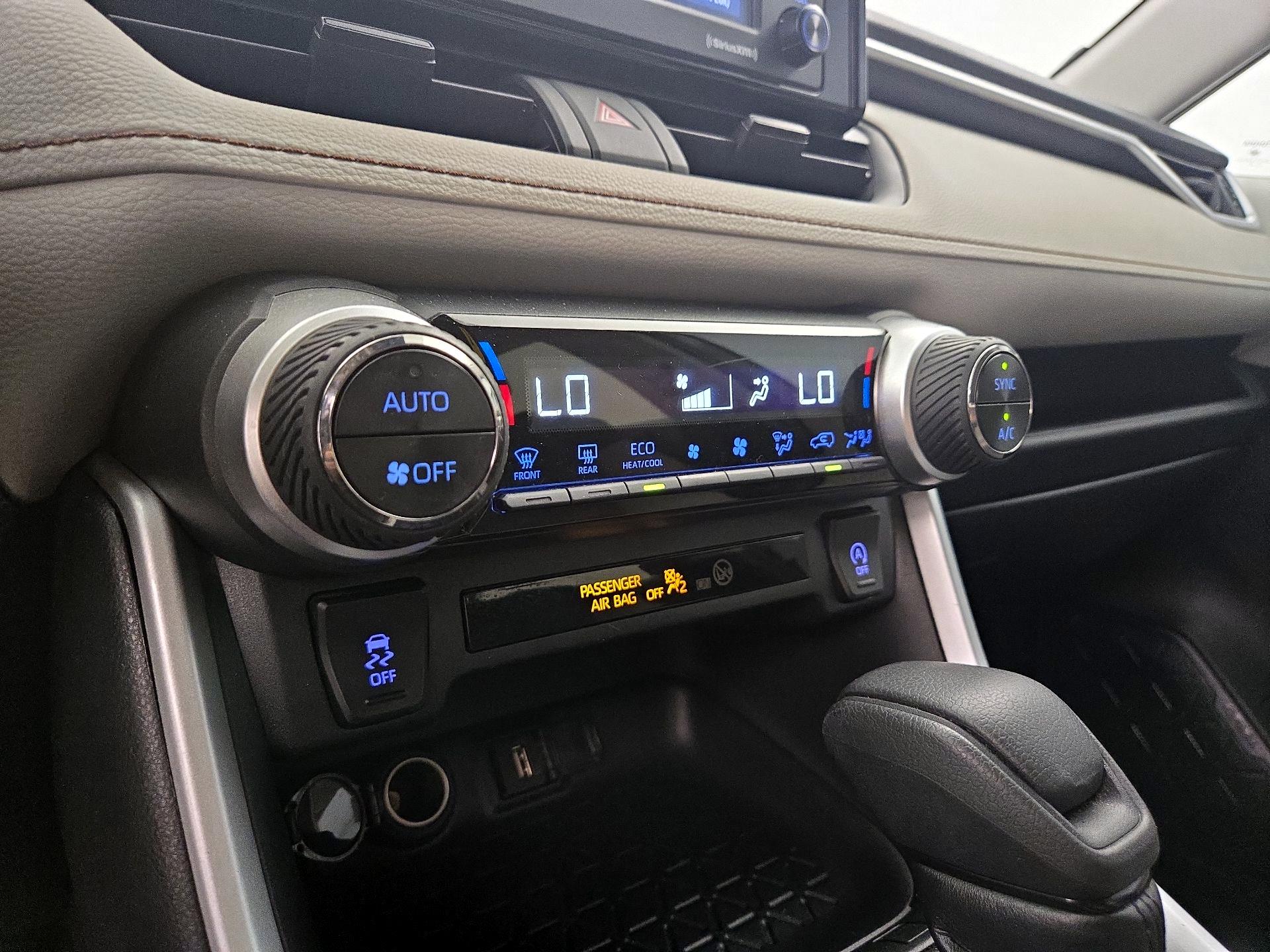 Thumbnail: 2020 Toyota RAV4 - 16