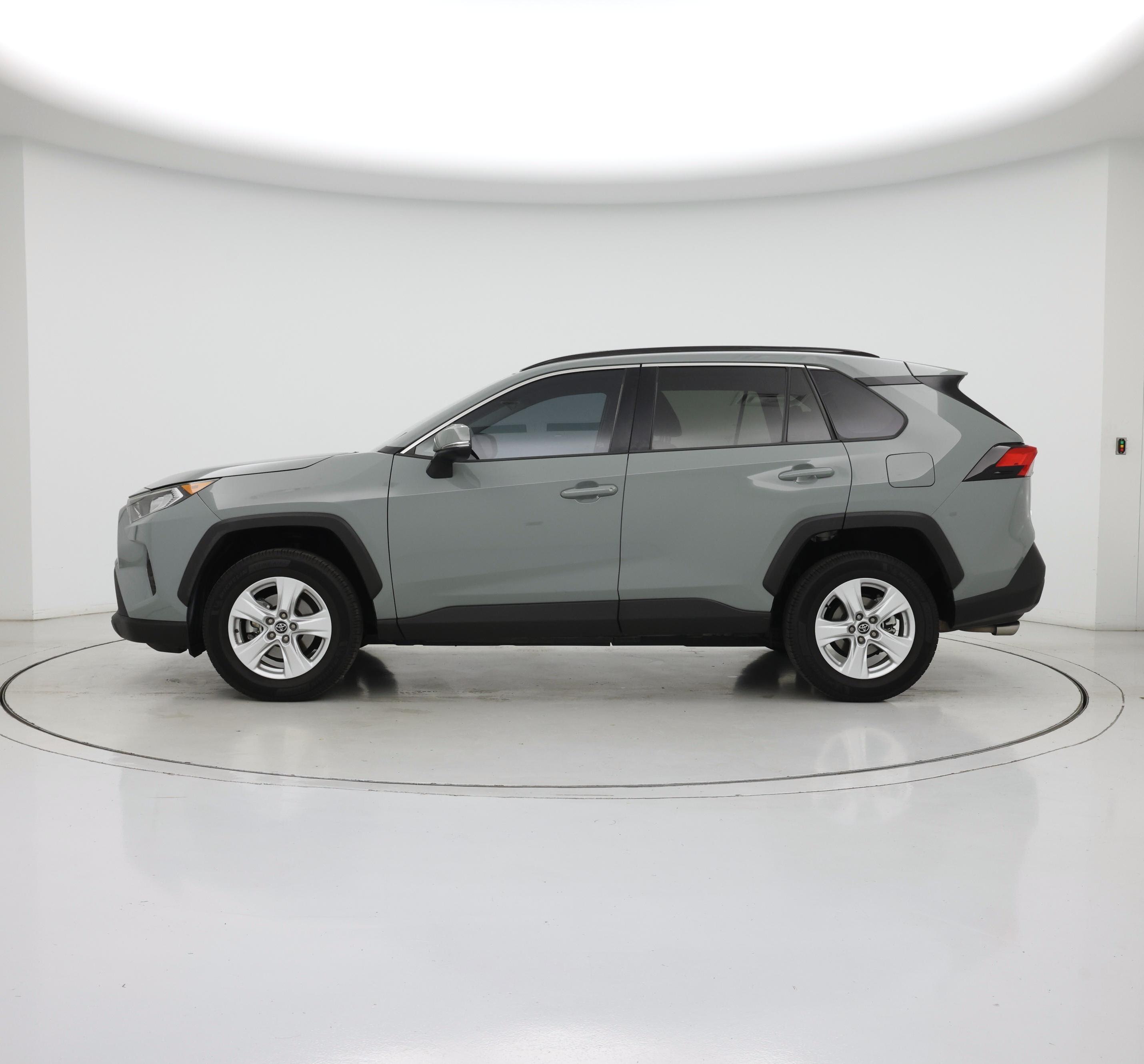 Thumbnail: 2020 Toyota RAV4 - 3