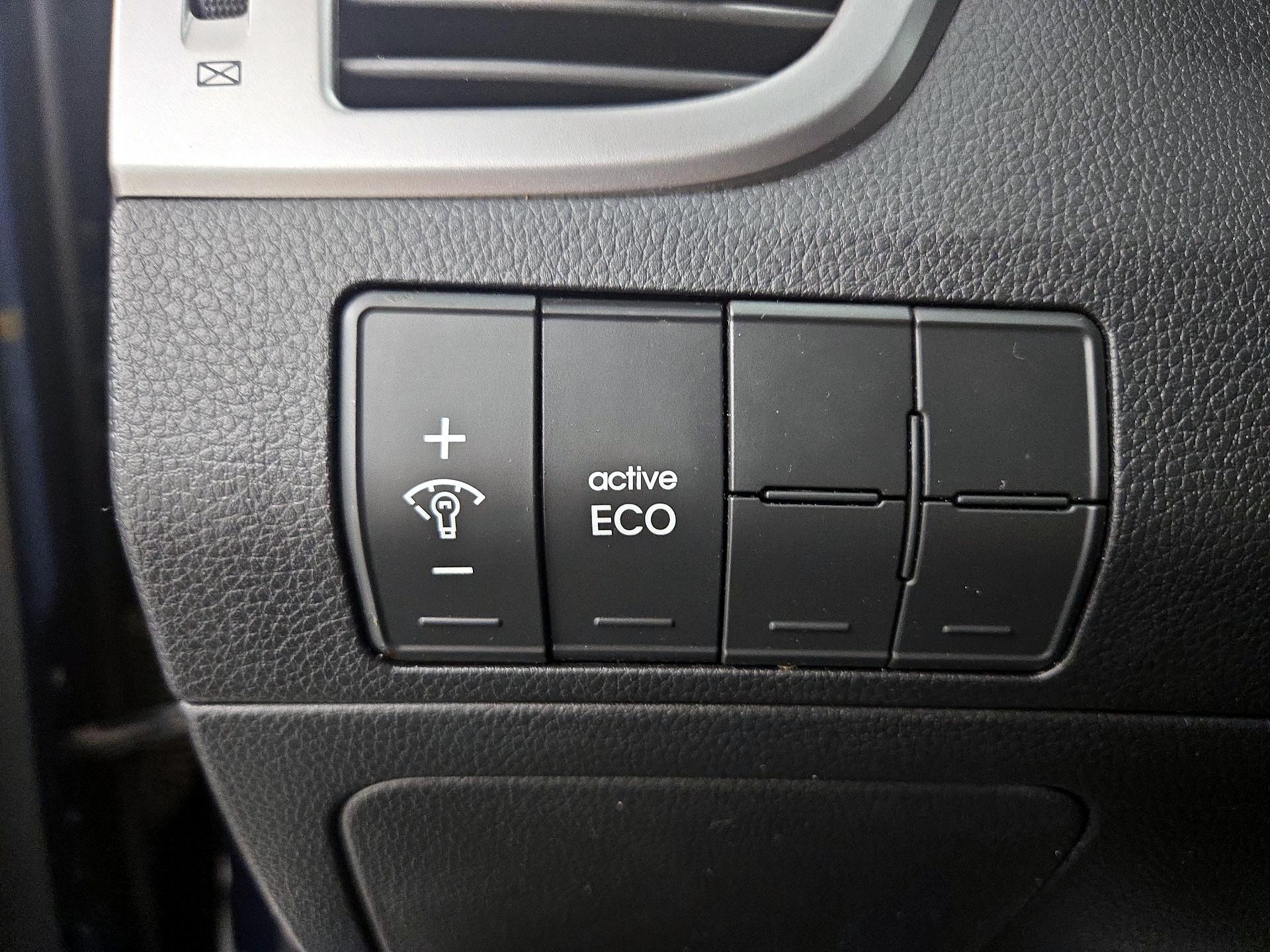 Thumbnail: 2016 Hyundai Elantra - 13