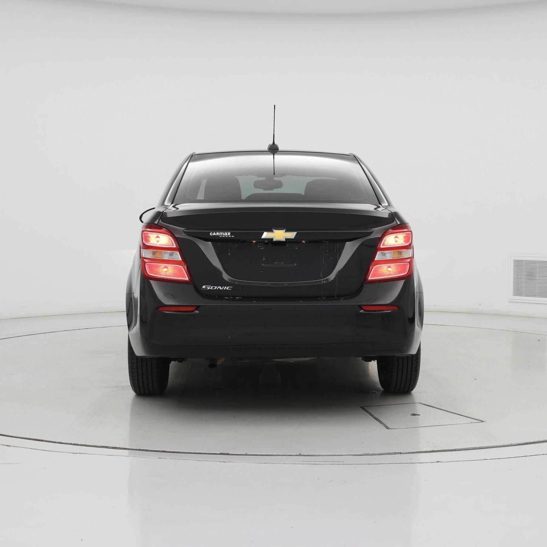 Thumbnail: 2017 Chevrolet Sonic - 6