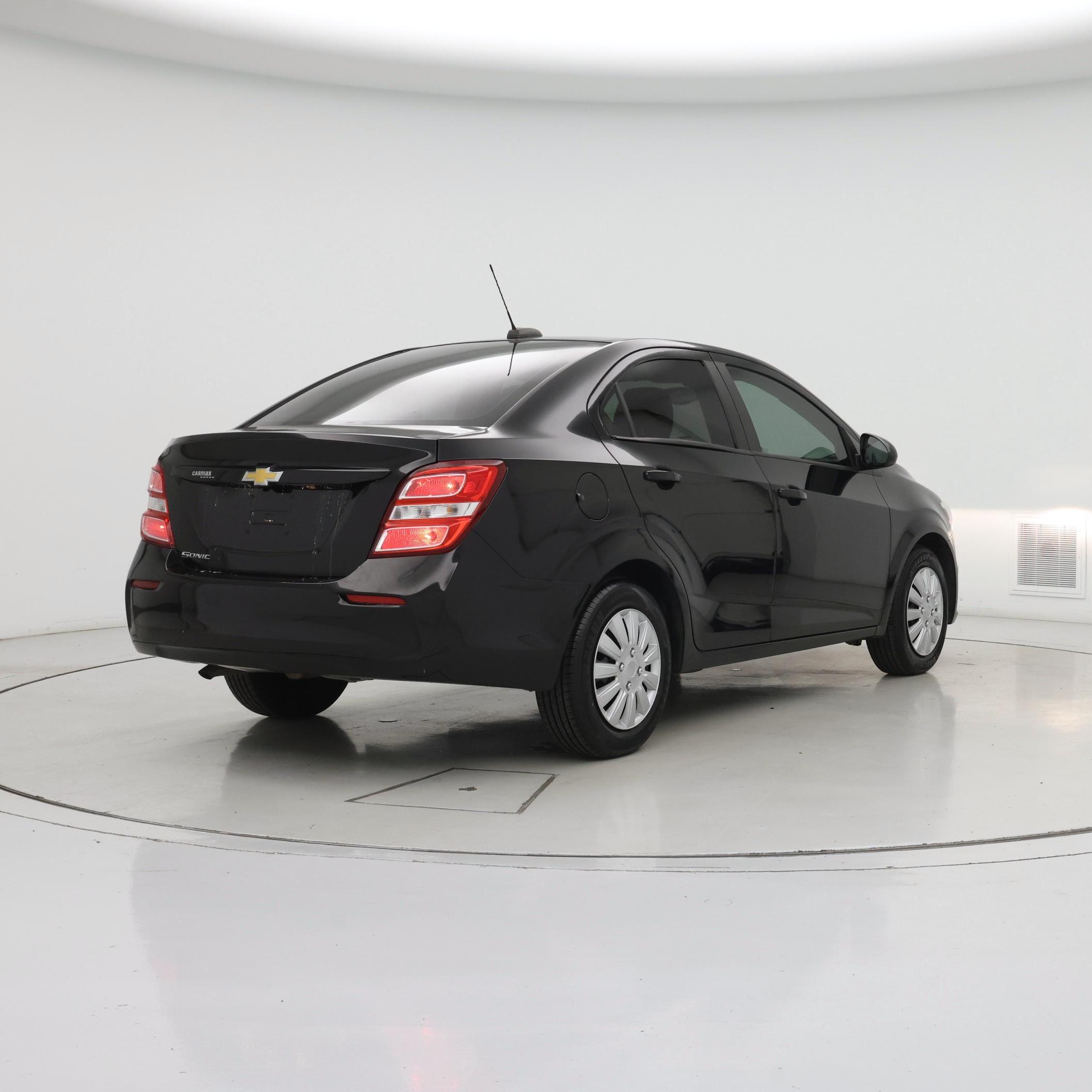 Thumbnail: 2017 Chevrolet Sonic - 8