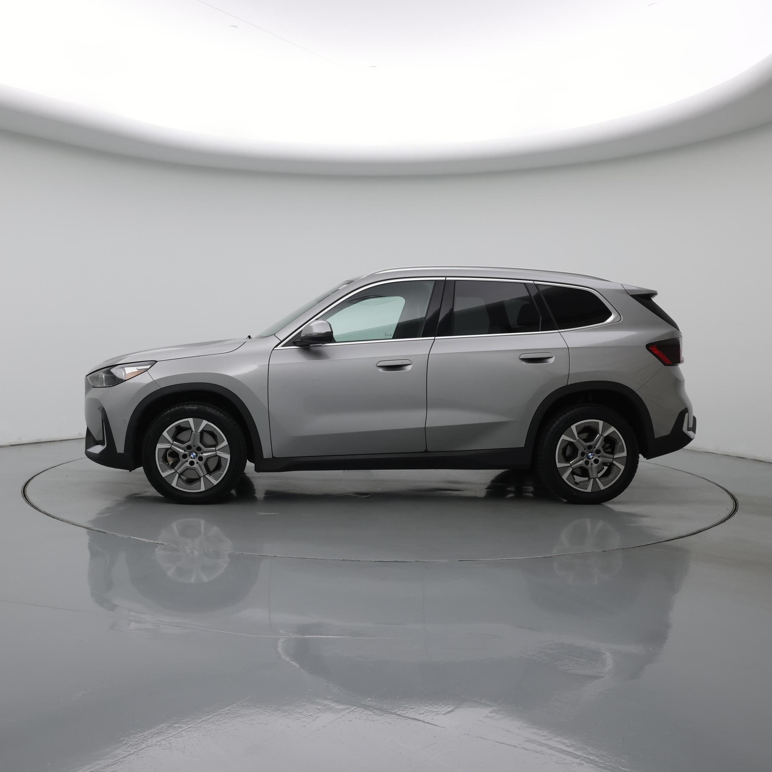 Thumbnail: 2023 BMW X1 - 3