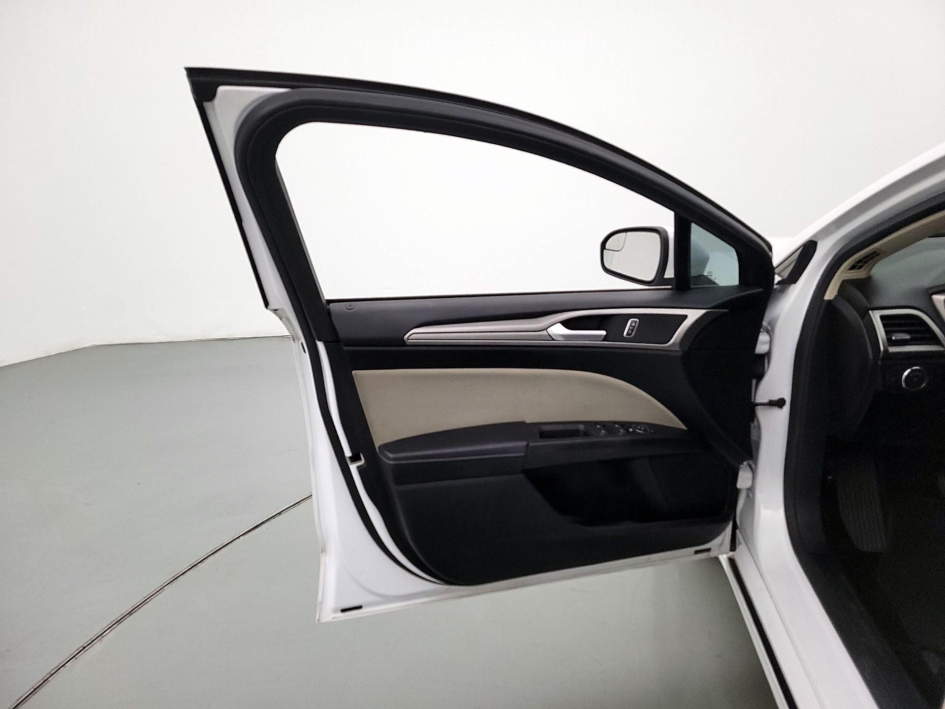 Thumbnail: 2017 Ford Fusion - 12