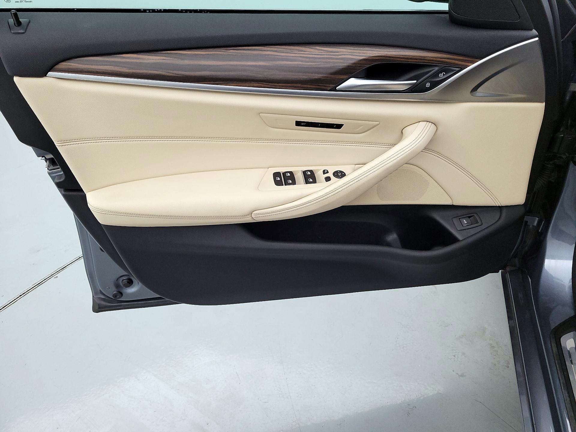 Thumbnail: 2022 BMW 5 Series - 12