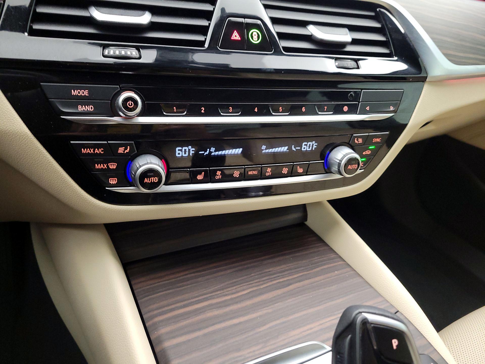 Thumbnail: 2022 BMW 5 Series - 17